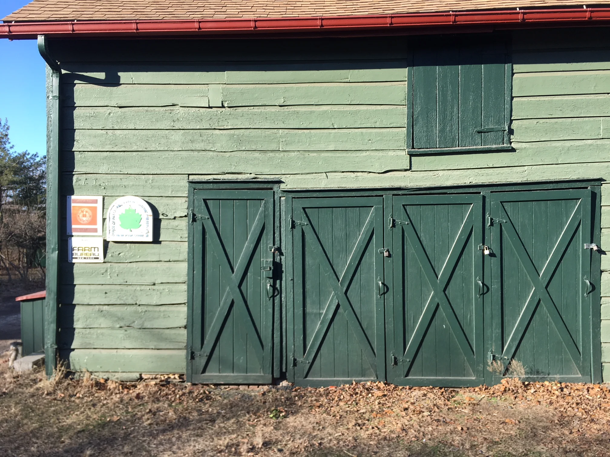 The Gericke farm, located in Rossville, on the South Shore was a stop on our visit. Gericke has been a farm since since the late 1700s, and an organic farm since the 1940s.