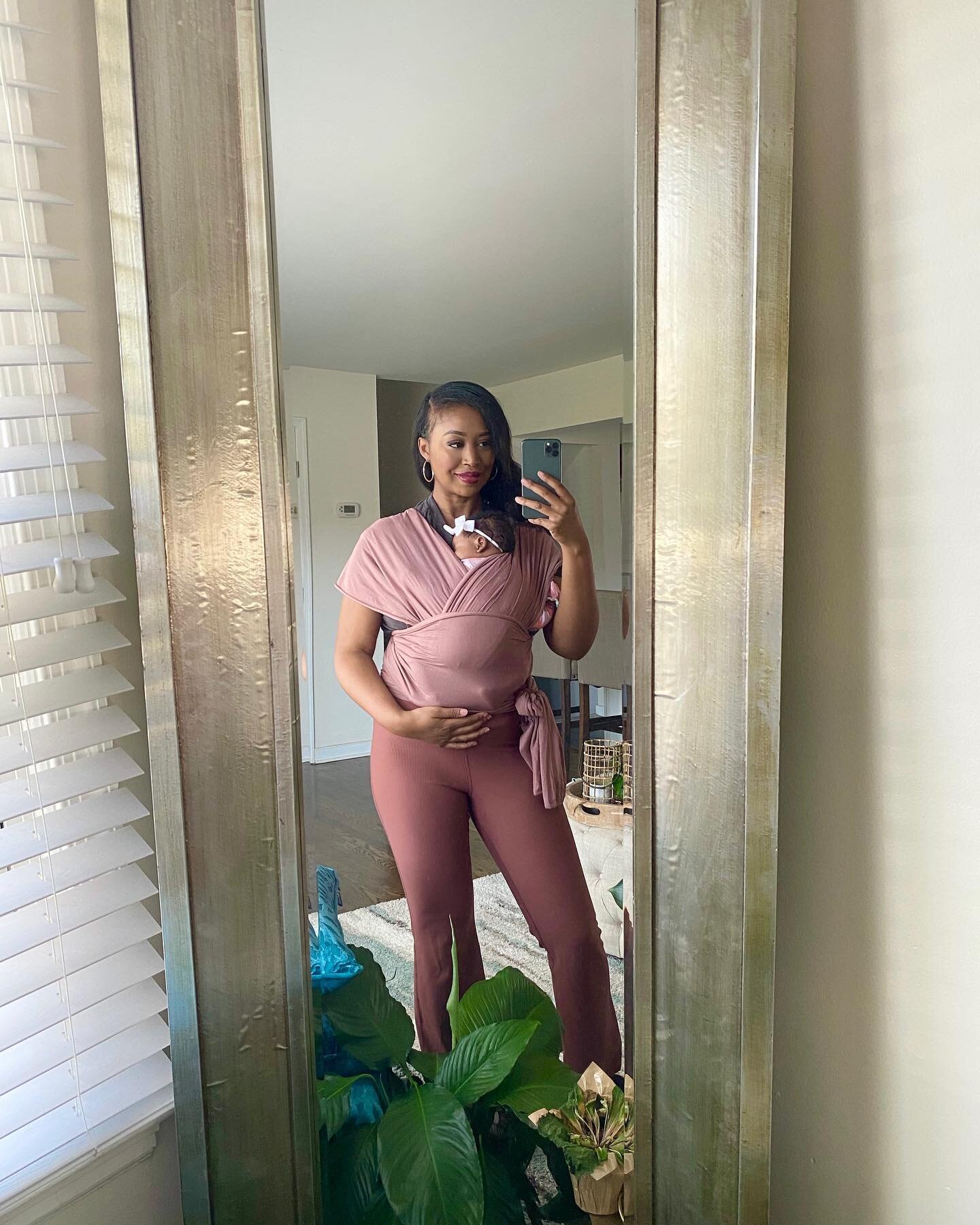 The Mommy role just feels so good💕✨ SWIPE to see how my life has been looking throughout the week 🤱🏾💐⁣
⁣
Taking it easy, day by day, and just enjoying learning my baby! She&rsquo;s my new boss and I&rsquo;ve been working overtime!⁣
⁣
Also indulgi