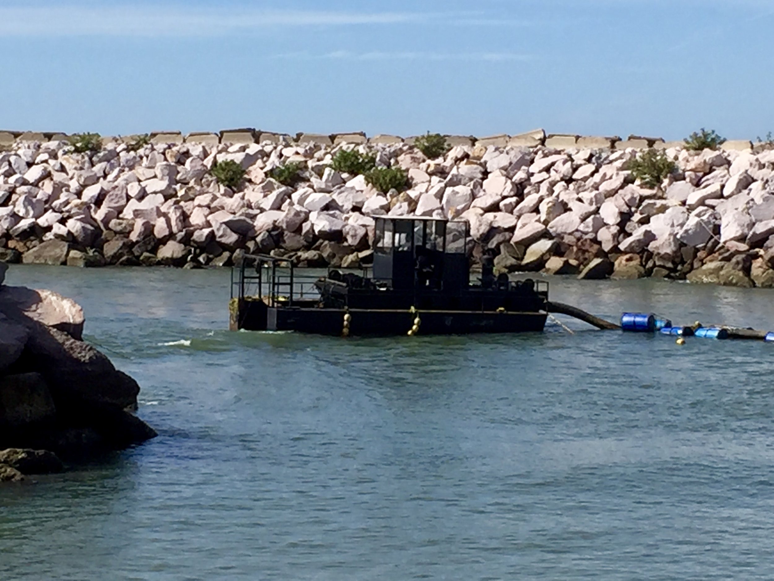 This is the dredge that you don’t want to encounter in the narrow channel. And see that current ripping through?