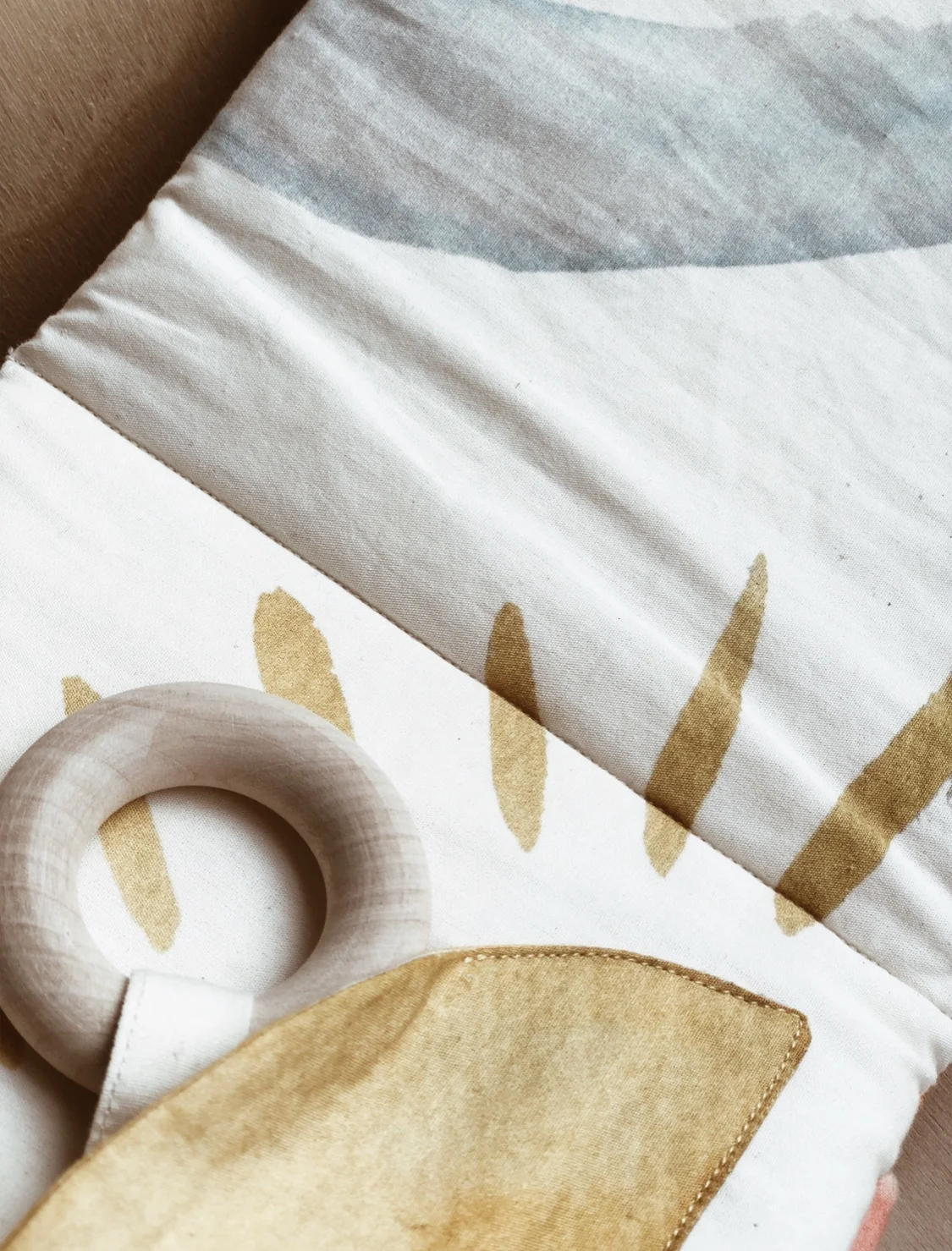 leoleo_fabricbook_closeup.jpg