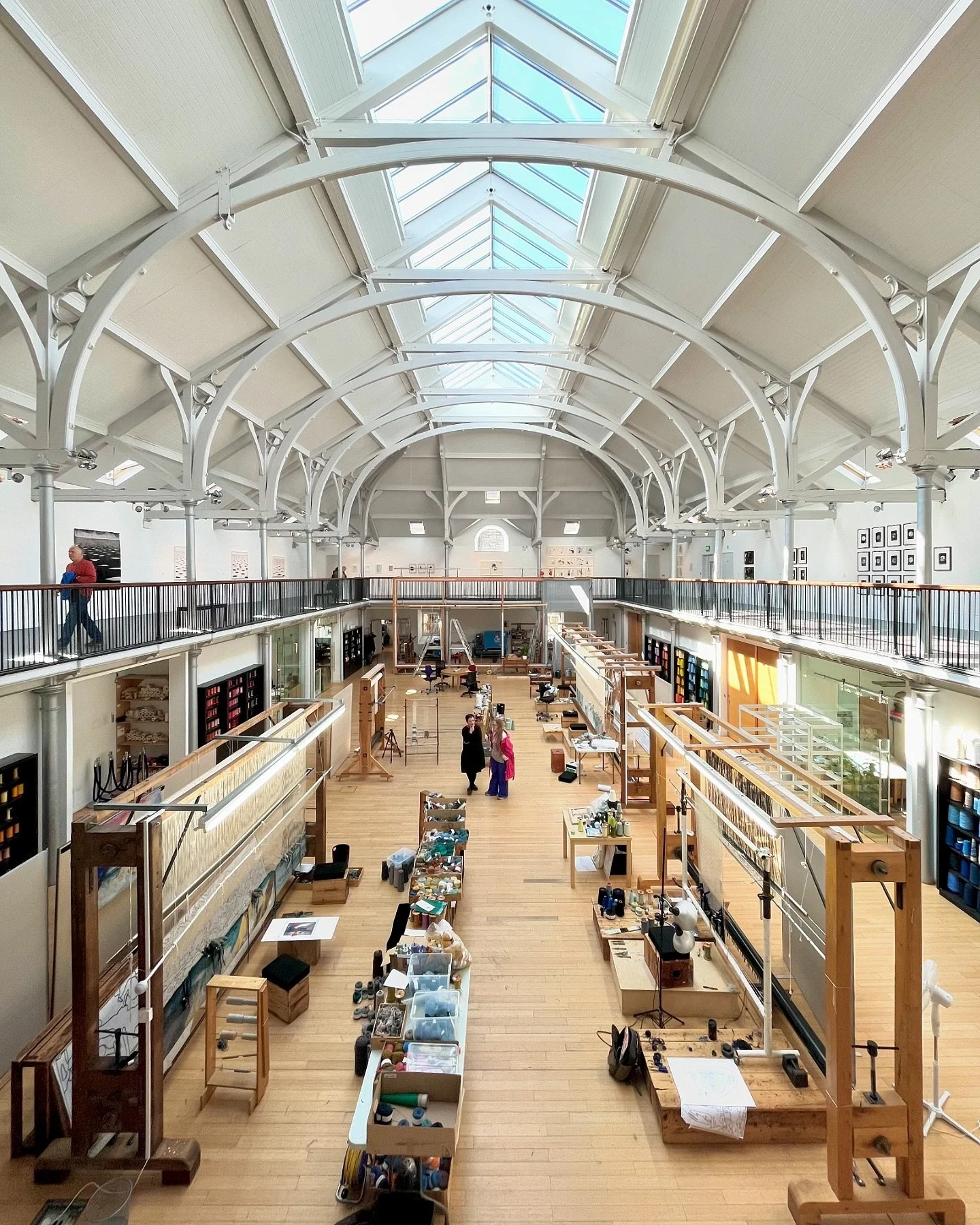 A visit to @dovecotstudios in Edinburgh✨ A 100+ year old tapestry studio housed in a former Victorian swimming pool!