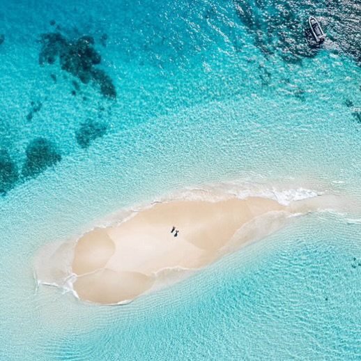Could this be the perfect proposal spot? 💍 

The Bespoke Sand Bar Experience is a photographer's paradise. Best visited early morning, when your footprints are the first in the sand. 👣

Afterwards, cool off with some snorkelling on the nearby reef.