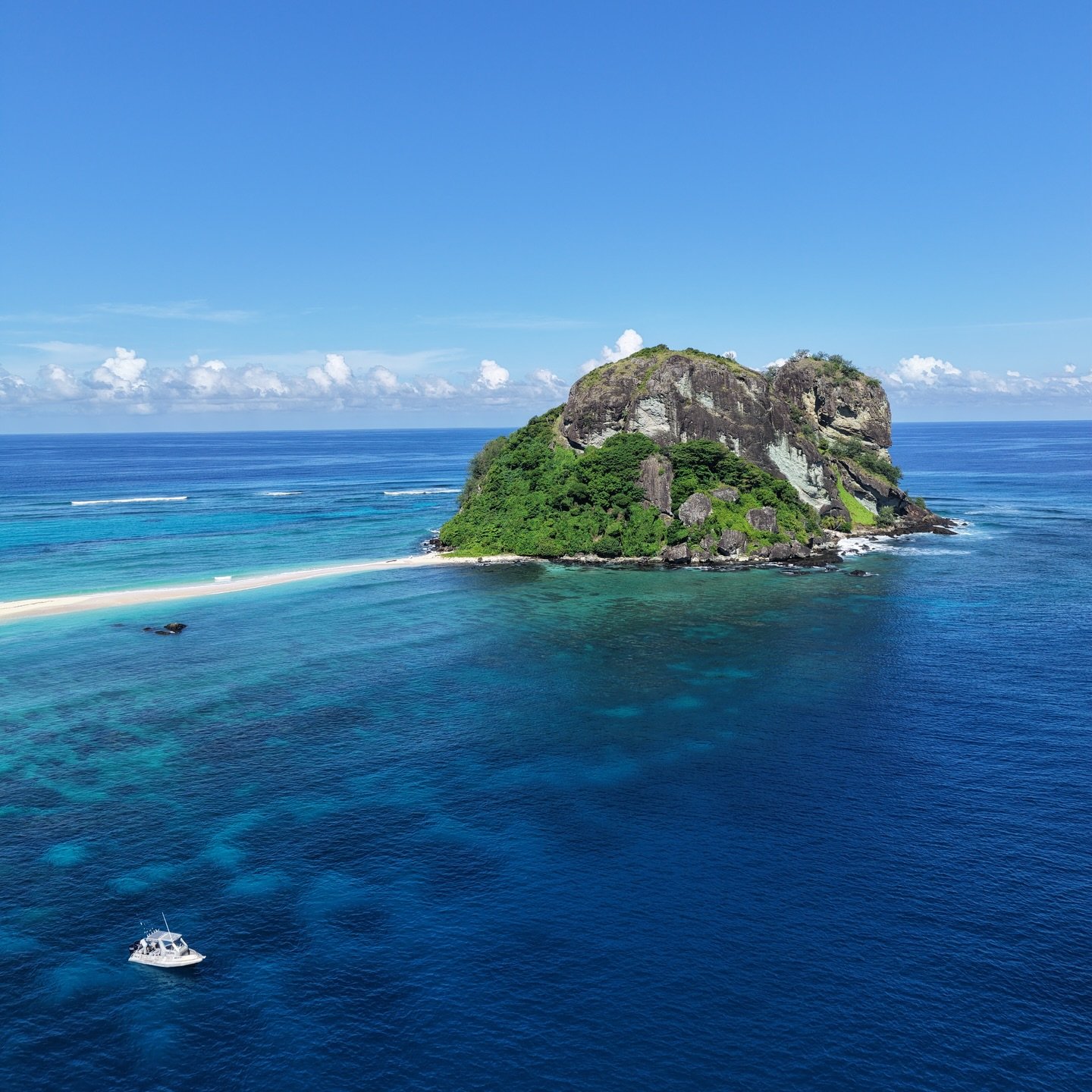It&rsquo;s the weekend!! 

With 25+ years of mastering the art of relaxation, we've got your weekend vibes sorted!  One of our favorite spots to recharge is here in the Sacred Islands.  Pristine, peaceful and remote.

#tokorikidiving #tokoriki #bespo
