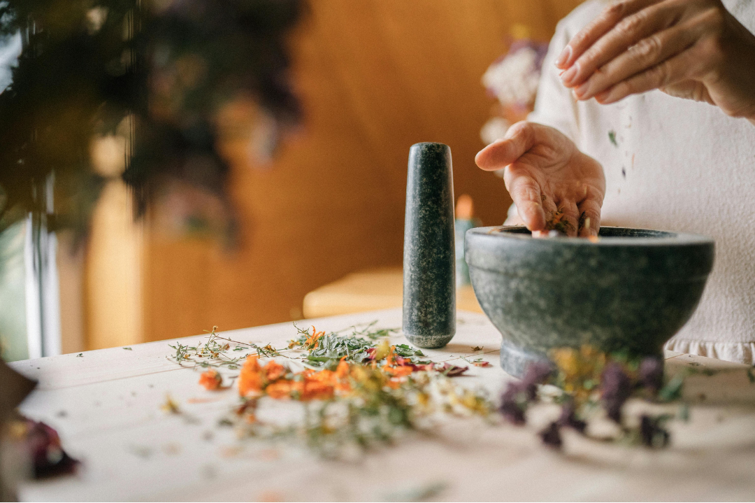 Comprehensive botanical preparation for 6-visit gut and hormone reset in West Village