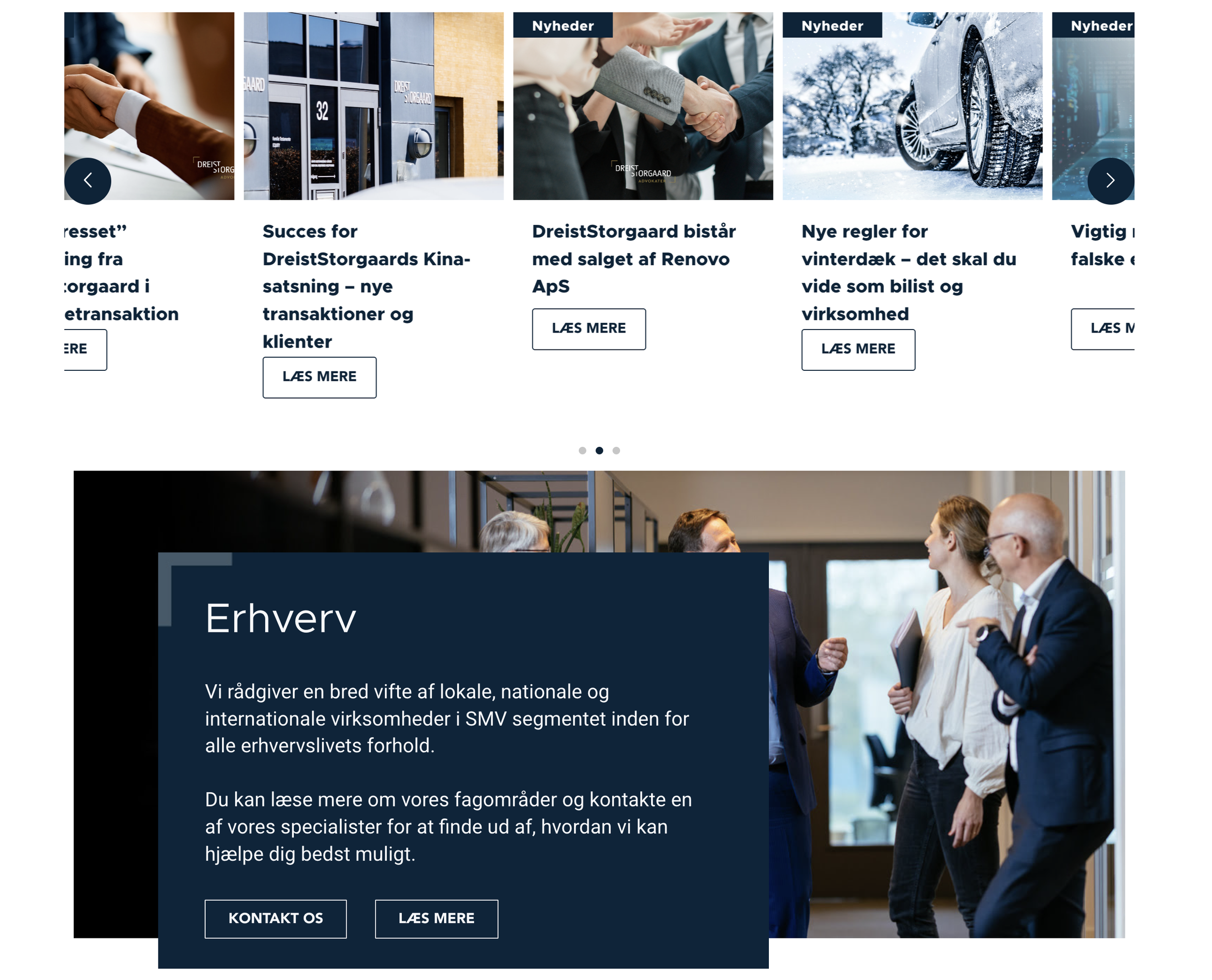 Billede af tre forretningsfolk i samtale i et kontor.