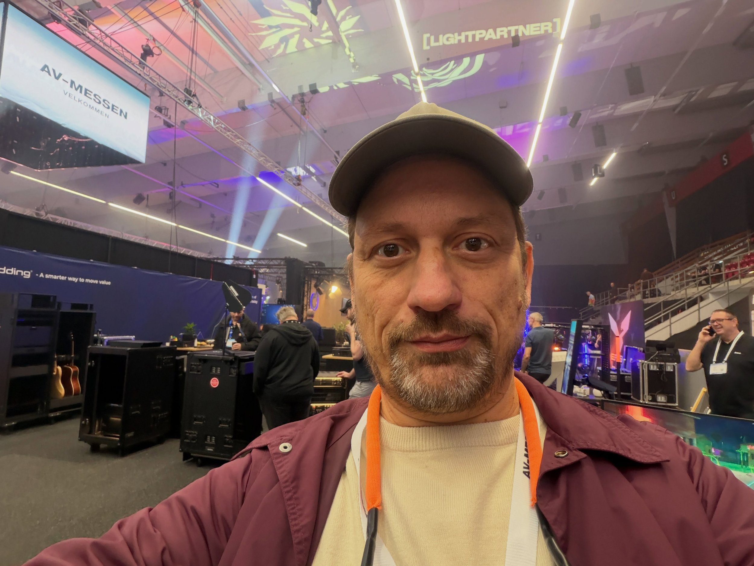AV-messe: Ok, Sk&aelig;rme/kameraer st&oslash;rre og federe som s&aelig;dvanligt, marketings produktionsbudgetter not so much. Hvor skal det ende henne? In house? Youngster creatives med en telefon? eller supertrimmede og optimerede mikrobureauer der