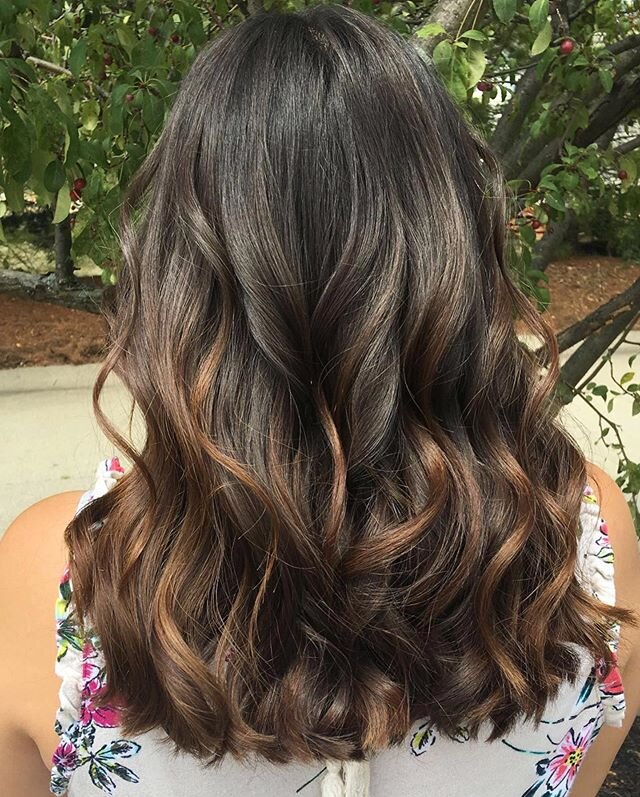 SWIPE 👈🏼
WARM TONE balayage vs COOL TONE balayage
Definite difference! Which tone works best for you?!
Created by @hnbhair_
