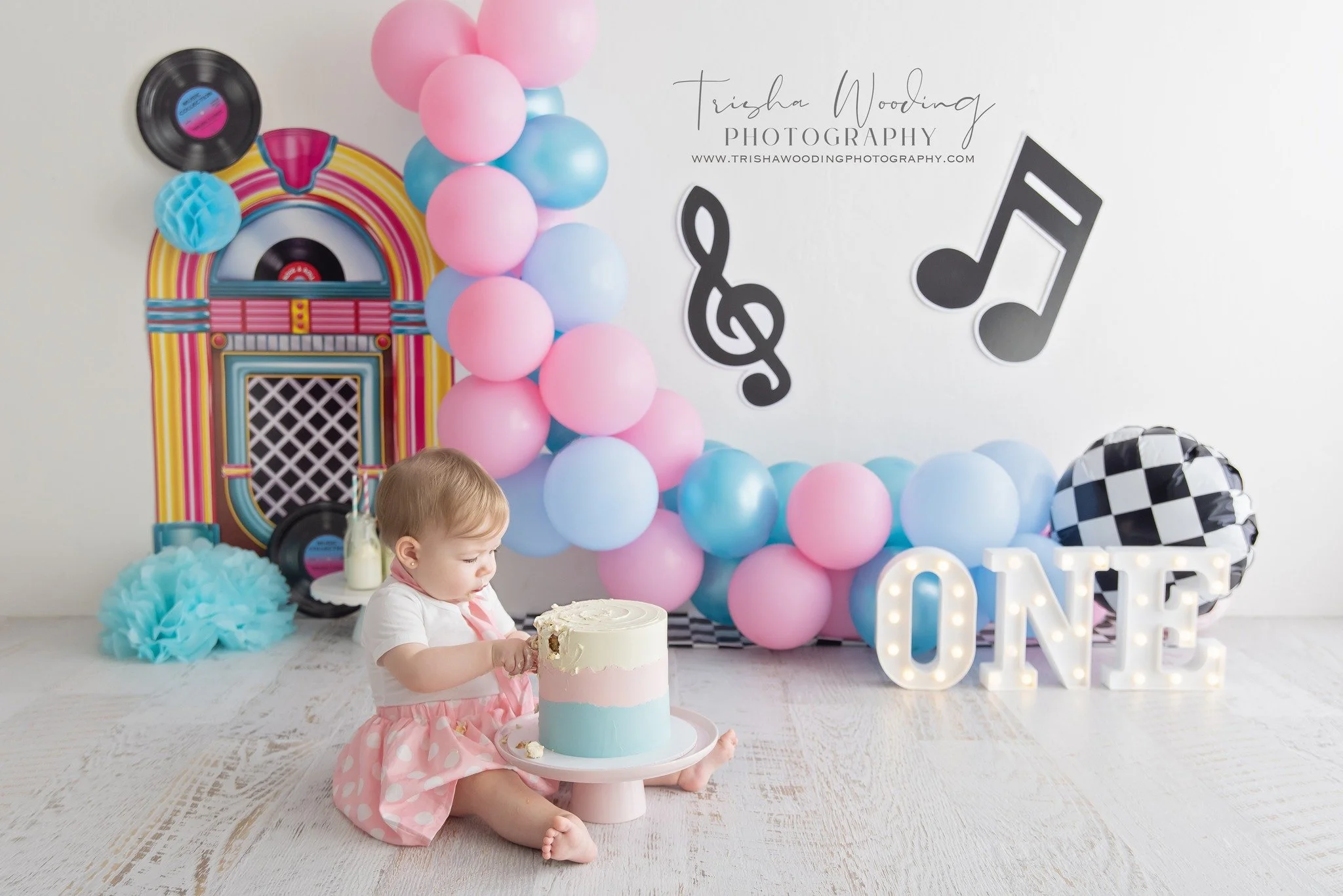 What a gorgeous way to start off the year with a cake smash with the sweet itty bitty one, Alyssia!

Nearly a year since I saw her in the studio as a newborn, we spent yesterday morning together celebrating her nearly 1st birthday! Mum wanted a blue 