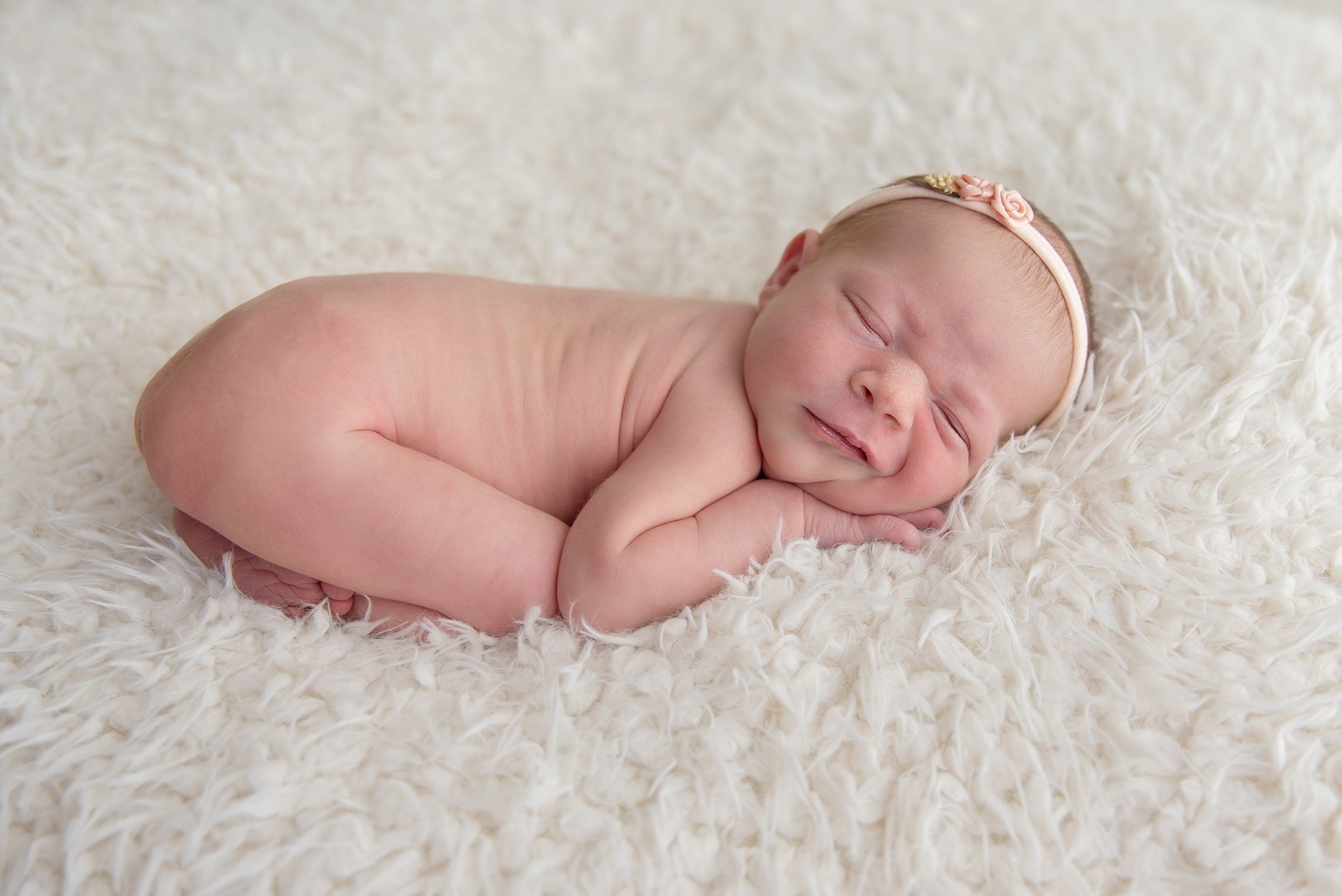 There&rsquo;s a moment in the newborn stage that slips by quietly.

You don&rsquo;t realise it&rsquo;s gone&hellip; until it&rsquo;s gone.

The way they curl into themselves, the tiny fingers that wrap around yours.
The soft lashes, the flaky skin, t