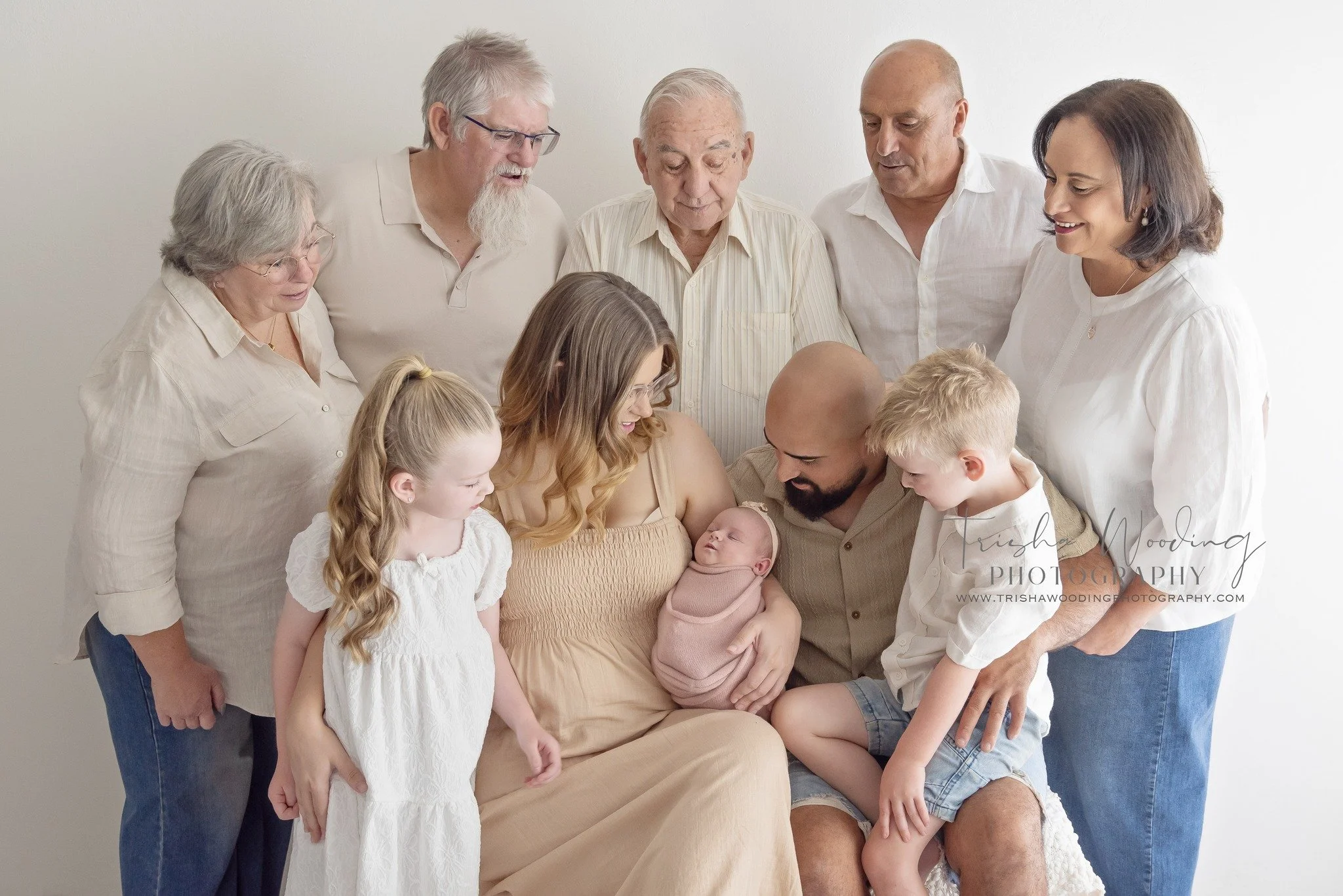L O G A N -  9  D A Y S

At nearly 3 weeks overdue little Logan made us all wait to meet her, but she was finally in the studio yesterday for her newborn session!!

She not only brought along her mum, dad, brother and sister, she also brought along b