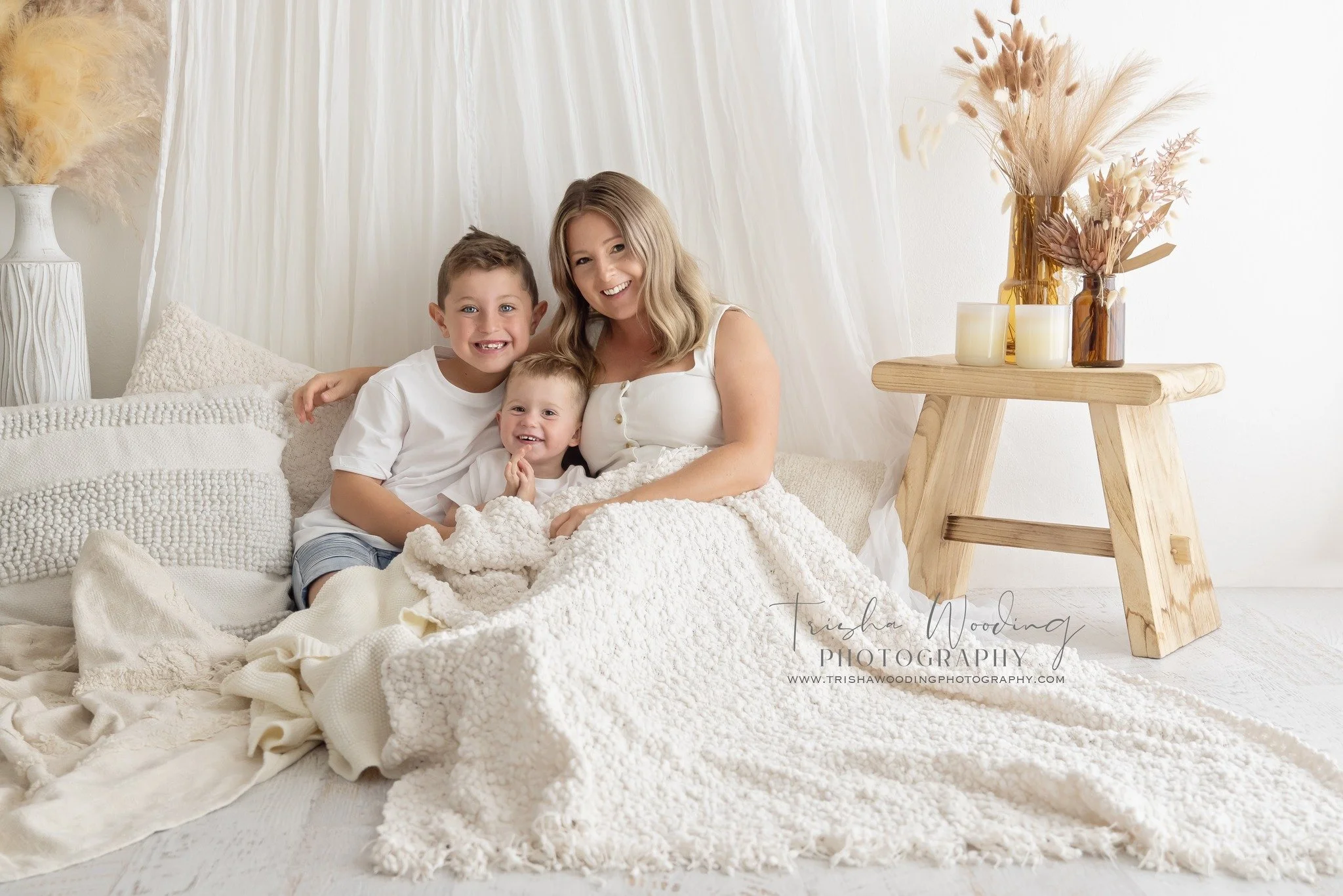 It's fair to say that Paige and her boys are some of the sweetest humans I've had in the studio! They got snuggly without me even having to ask, even getting UNDER the blankets at their session yesterday!! Cute as!!

Those smiles are everything! Paig