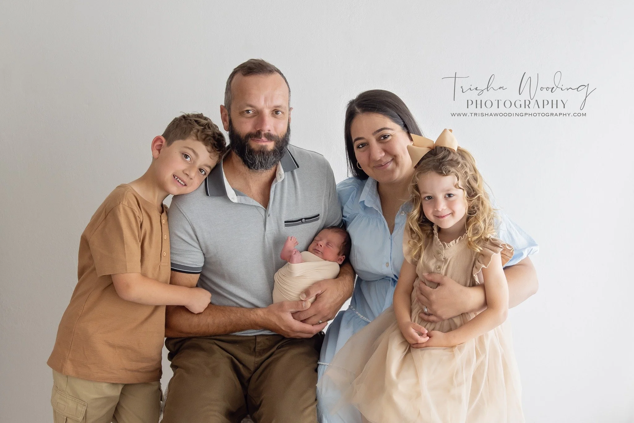 A L I -  1 4  D A Y S

A few weeks ago, I had the pleasure of having one of my favourite families back in the studio with their third baby, little Ali.

It's been a few years between sessions, but it was like no time had passed and catching up with t