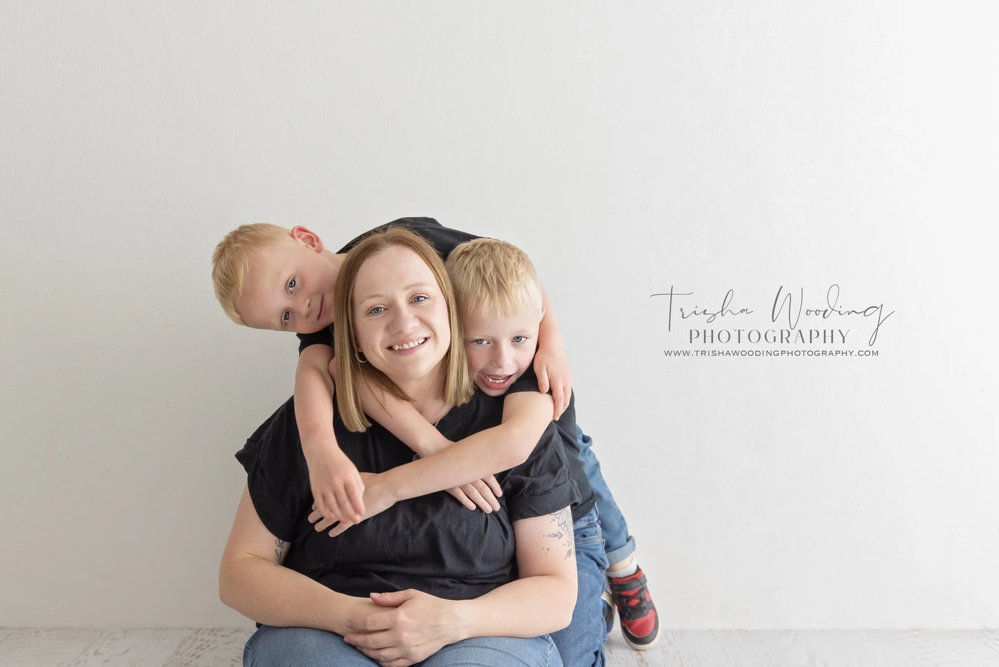 On Saturday afternoon I got to spend some time with these gorgeous humans, Megan, Andy and Bailey!!

It's been a few years since they've been in the studio, we've done newborn and cake smash sessions together, but these guys are heading into a new se