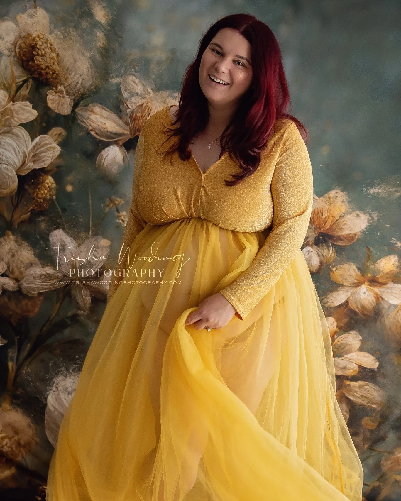 Amber walked into the studio on the weekend with hubby Kyle by her side, and from the moment she arrived, she just glowed. 
Even though the weather didn't play nice and she unfortunately didn't get the sunset session she wanted, she didn't let that s