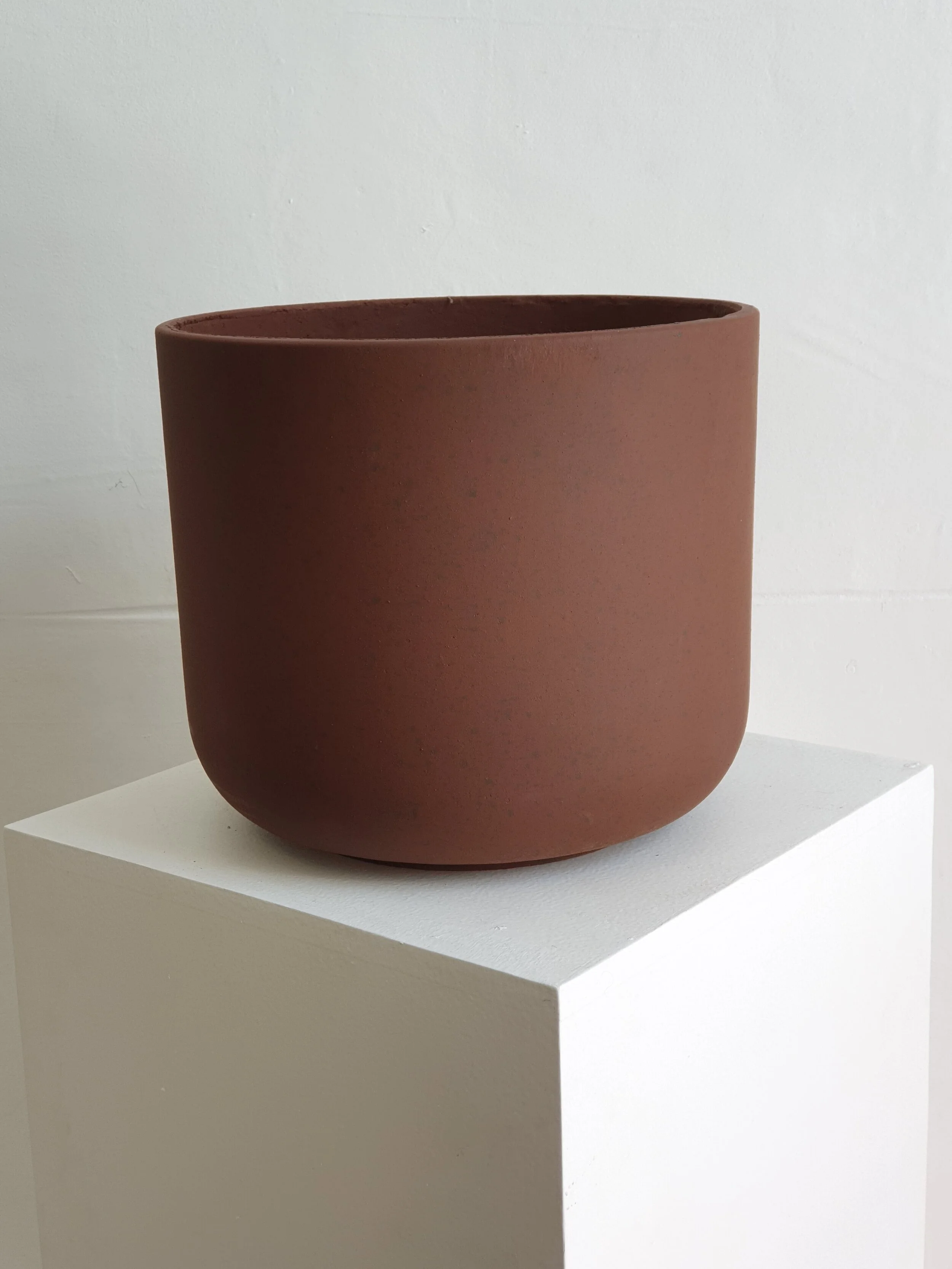 Rust cement pot