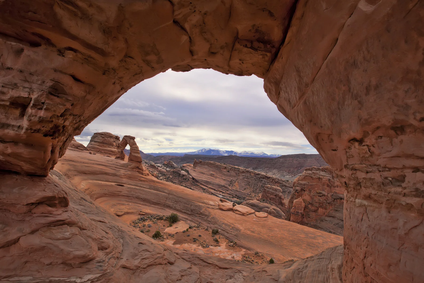 arch through the arch.jpg