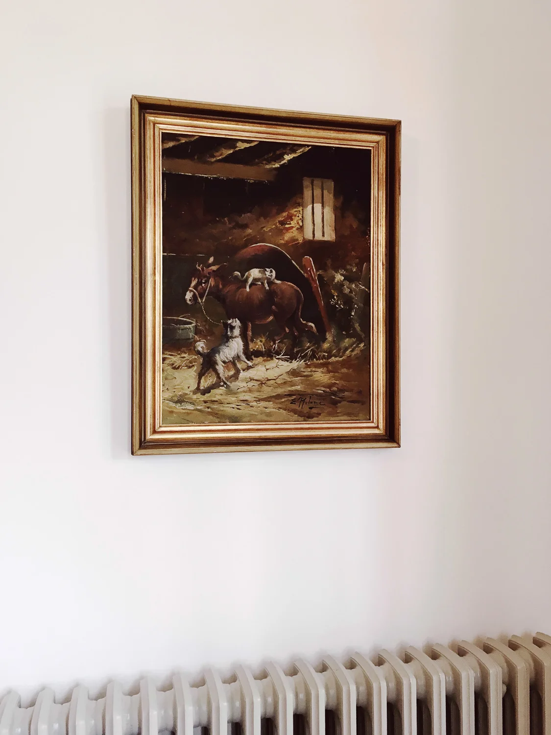 2015 - 2019 Selected images Ich schreibe Dir später is a visual narrative about the photographer's travels and encounters. Entirely shot with her phone, this series of images attempts to transmit a mood of comfortable solitude, while intentionally leaving space to the viewer's own imagination. A selection of images was assembled into a publication by Rollbuch Verlag in 2017.