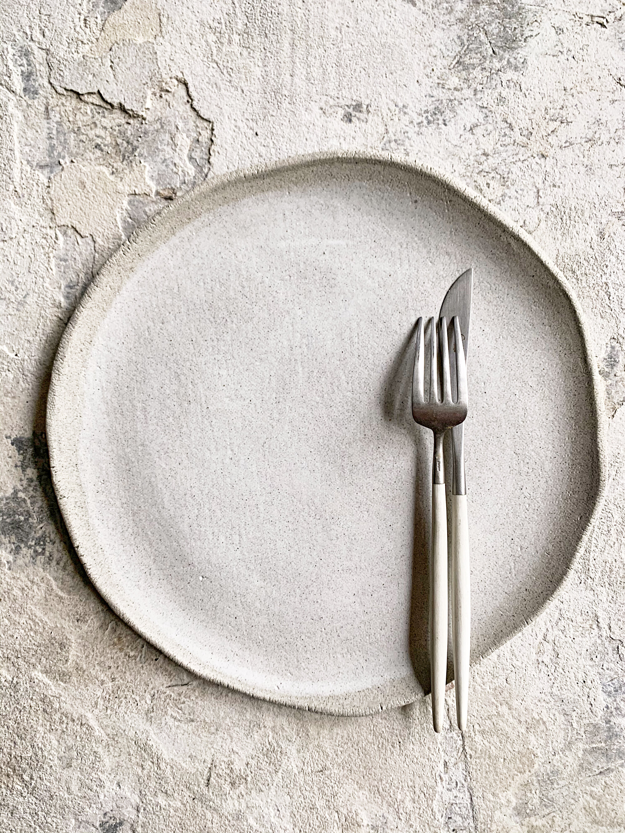 raw rim dinner plate