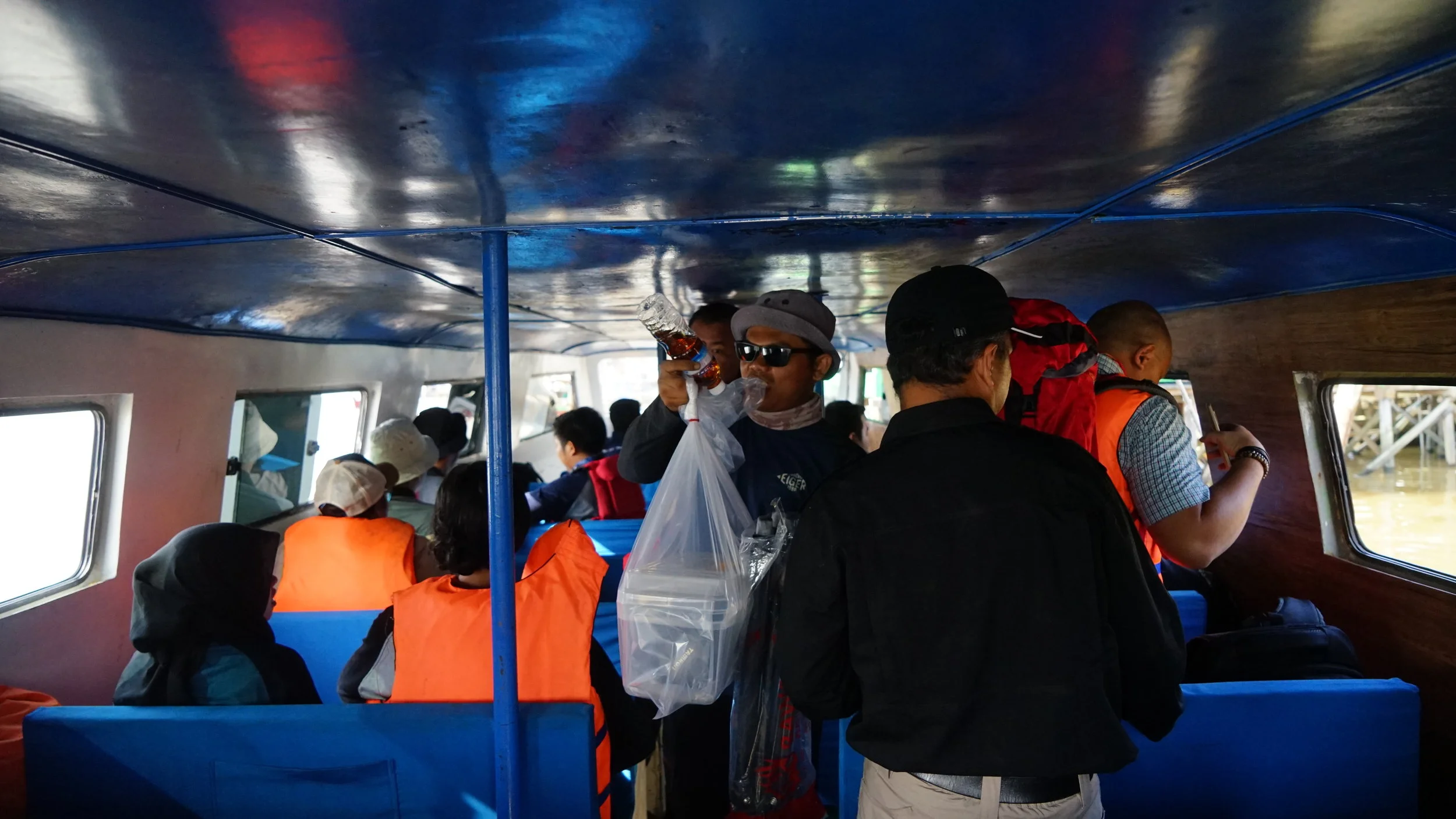  Fully packed speedboat 