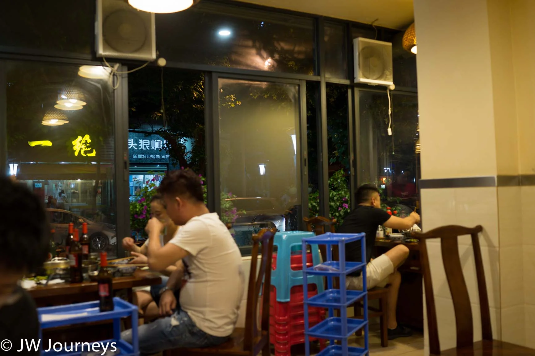 PiaoXiang hotpot no frills interior