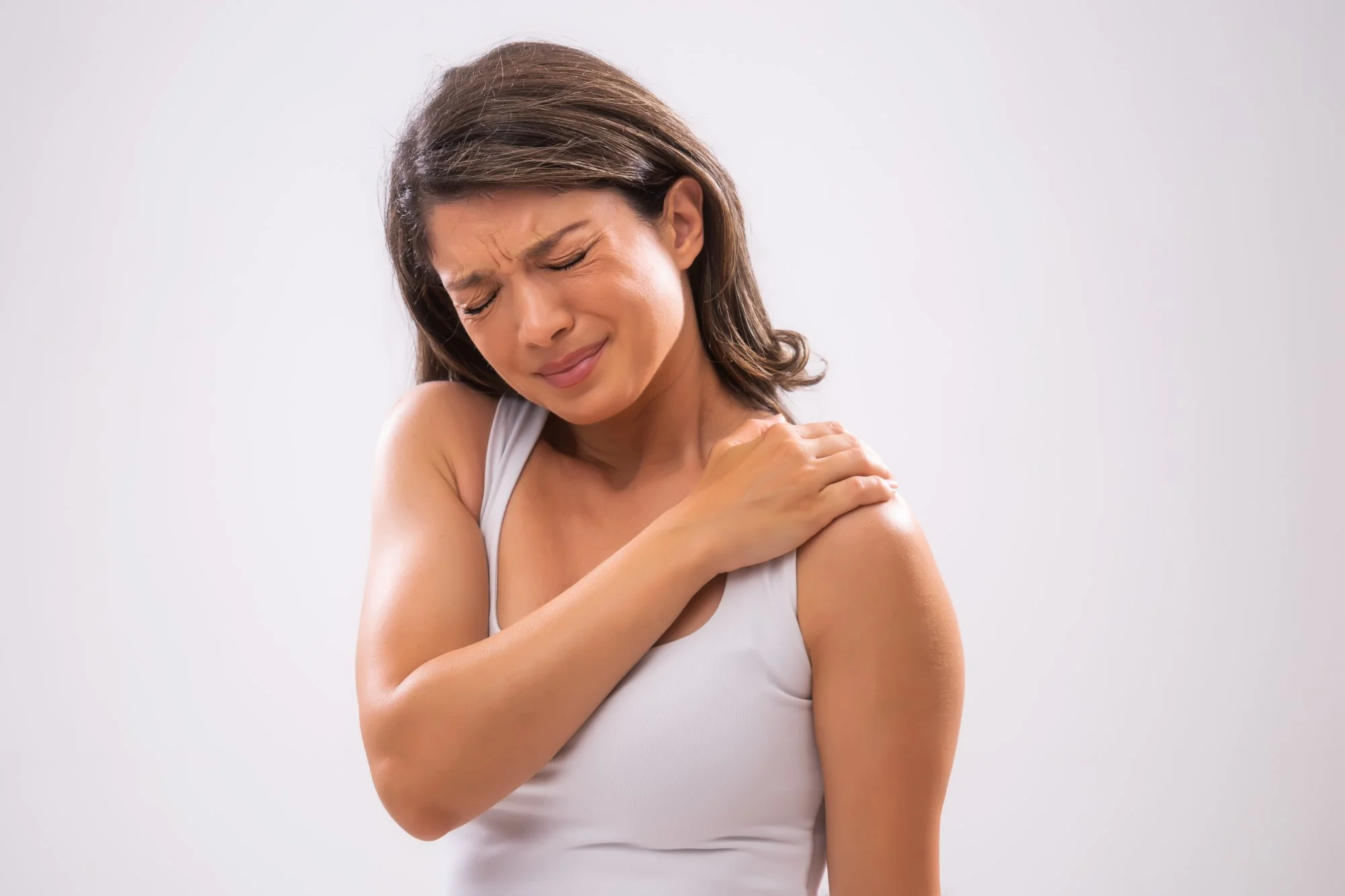 Shoulder Pain 101: Causes, Prevention Tips, and Signs to Seek Physio