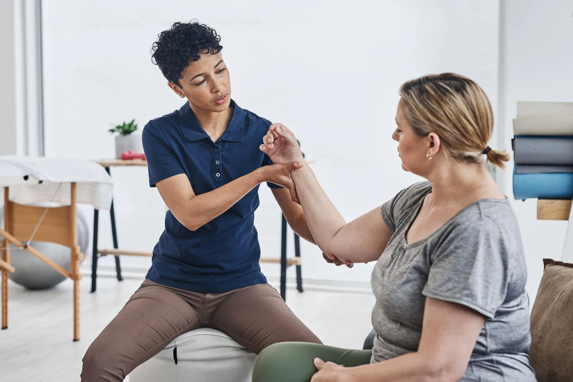 Do I Need a Doctor or Physiotherapist? Exploring the Different Roles for Your Body's Health and Wellness