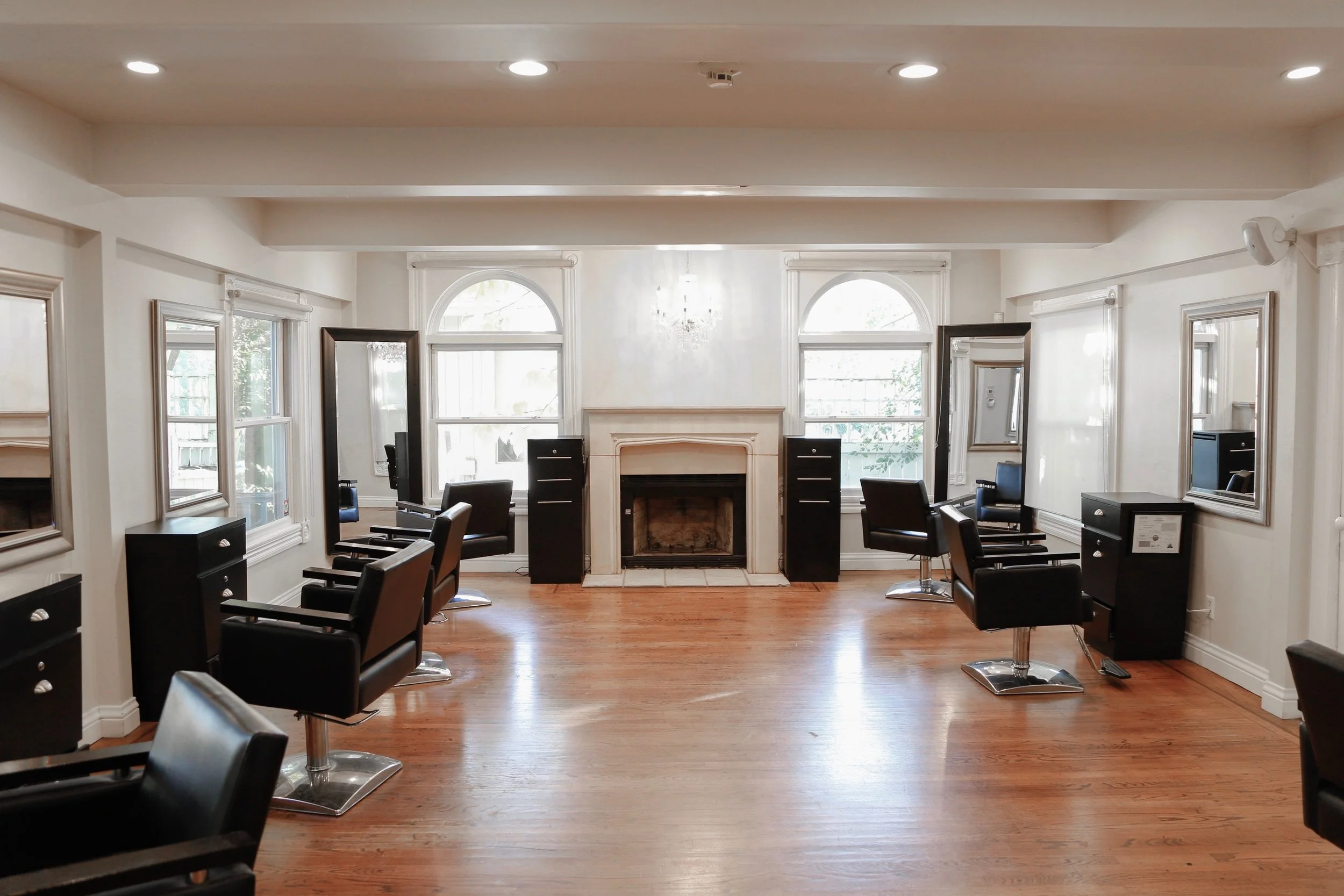 salon floor light on.jpg
