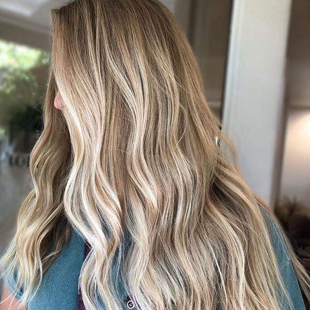 Brightening your M O N D A Y with this beautiful blonde |  by. @colorbykaela