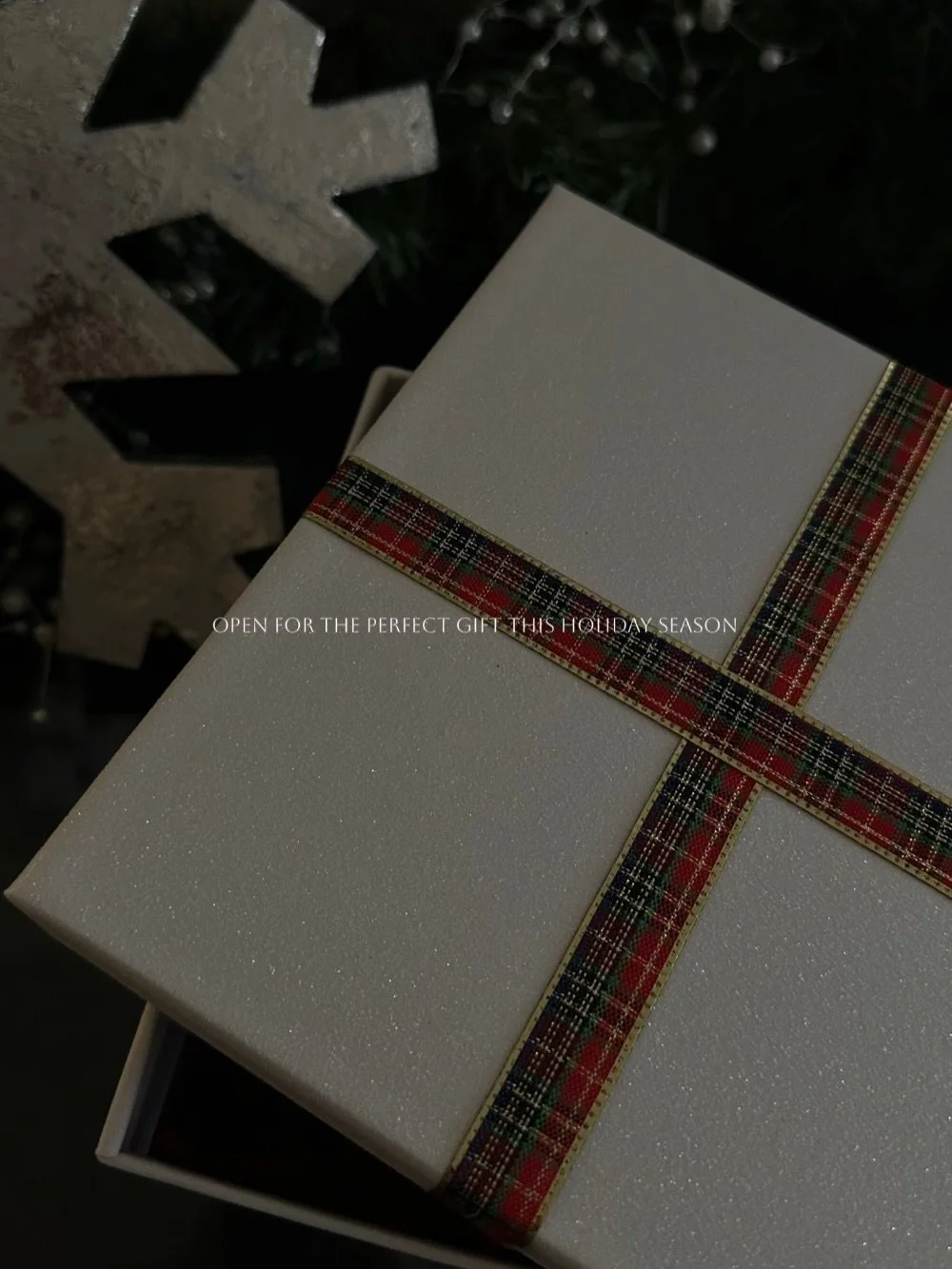 give the gift of great hair this holiday season🎁

we have gift cards available that make for the perfect stocking stuffer🎄stop by minx between now and the 23rd to pick up your gift certificate and browse our haircare selection for a buy one get one