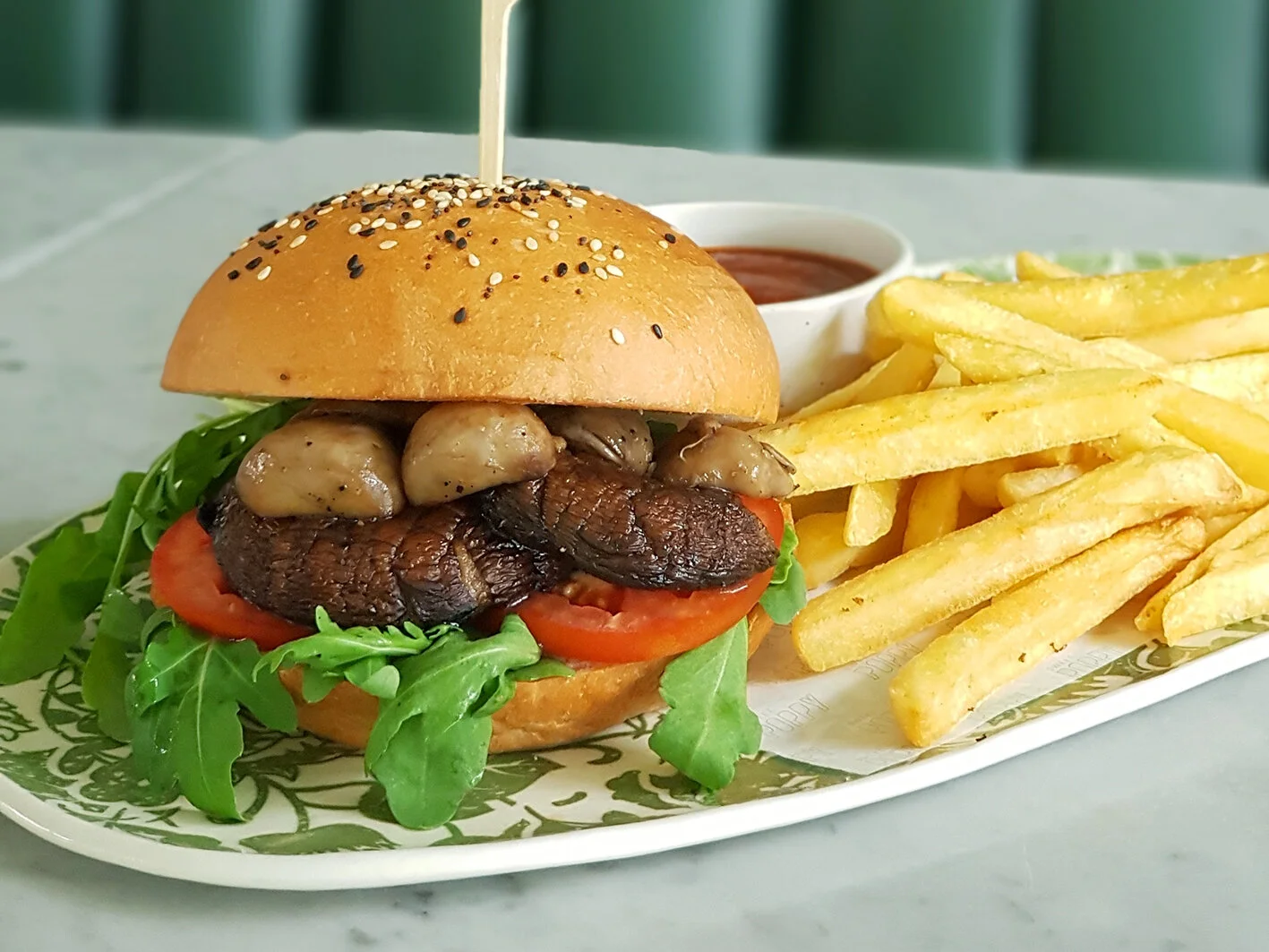 PORTOBELLO BURGER / เบอร์เกอร์เห็ดพอร์ทโทเบโลgrilled mushroom, onion jam, beer mustard, rocket, tomatoes &amp; mayo, fries 330