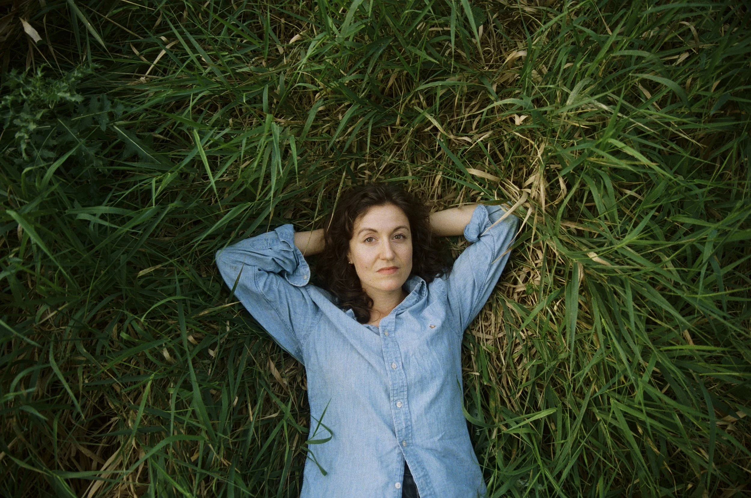  Tessa Rose Jackson is a British singer-songwriter, producer, and multidisciplinary artist known for her ethereal blend of indie pop, folk, and electronic textures. Raised between Europe and the Middle East before settling in London, Jackson’s nomadi