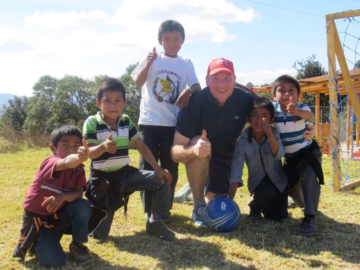 Steve with some local kiddos at Project Somos on the ‘open call’ day — all kids welcome in to come play!