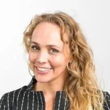 Sabine Uitslag: “Van totaal nieuwe kennis, tot diepgaande ervaringen en inzichten midden in het bos. Wat een waarheid vinden we in de natuur en de wetten van de natuur! Een aanrader!”