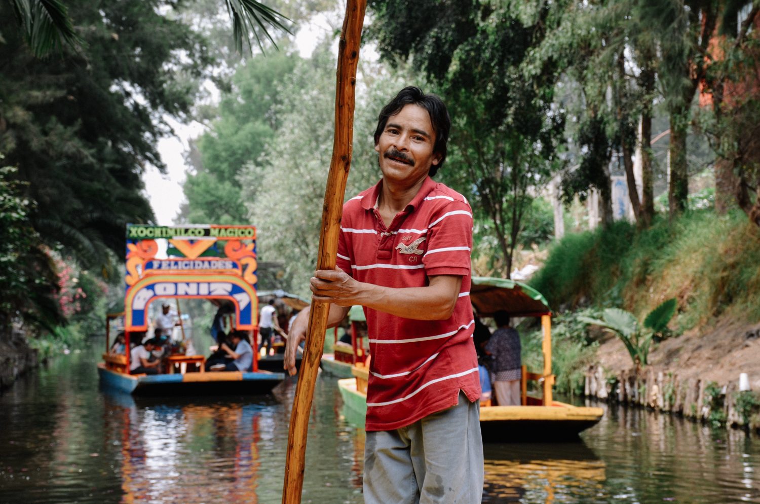 In the South of Mexico City, Xochimilco - "the place of flower fields" in Náhuatl's native lenguage - is the area where families gather for celebrations (Sunday luch, birthdays...) while sailing though the canals on the boats "Chinampas".The Parc of Xochimilco is registered as World's Heritage at the UNESCO - Mexico City - May 14th, 2017