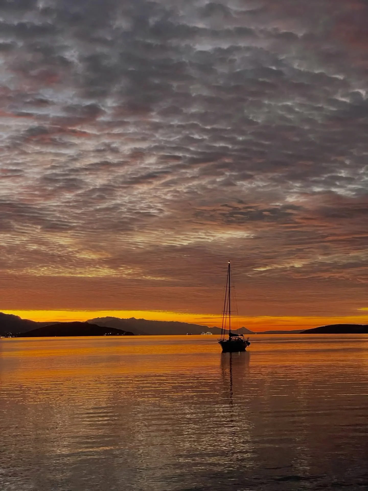End of October is the time where Stomorska is taking a longer nap than usual. After the season the village takes the opportunity to rest and catch up some of the lost sleep from the summer.
#gonesolta
#Stomorska #rest #nap
#travel #traveling #travel