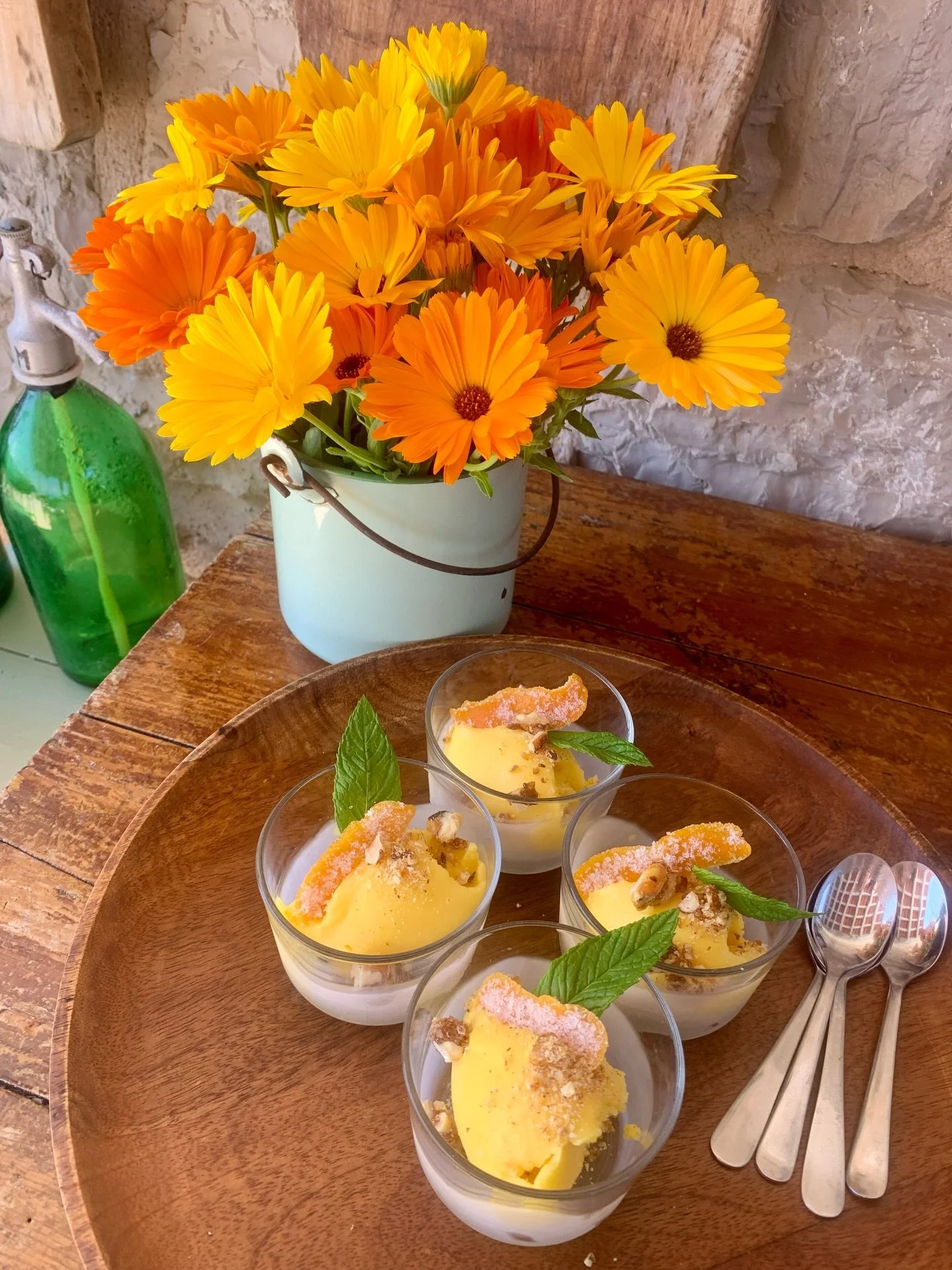 Are you - like us - longing for summertime and Maria&rsquo;s orange ice cream with candied orange peel?

#travel #vacation #islandlife #croatia #dalmatia