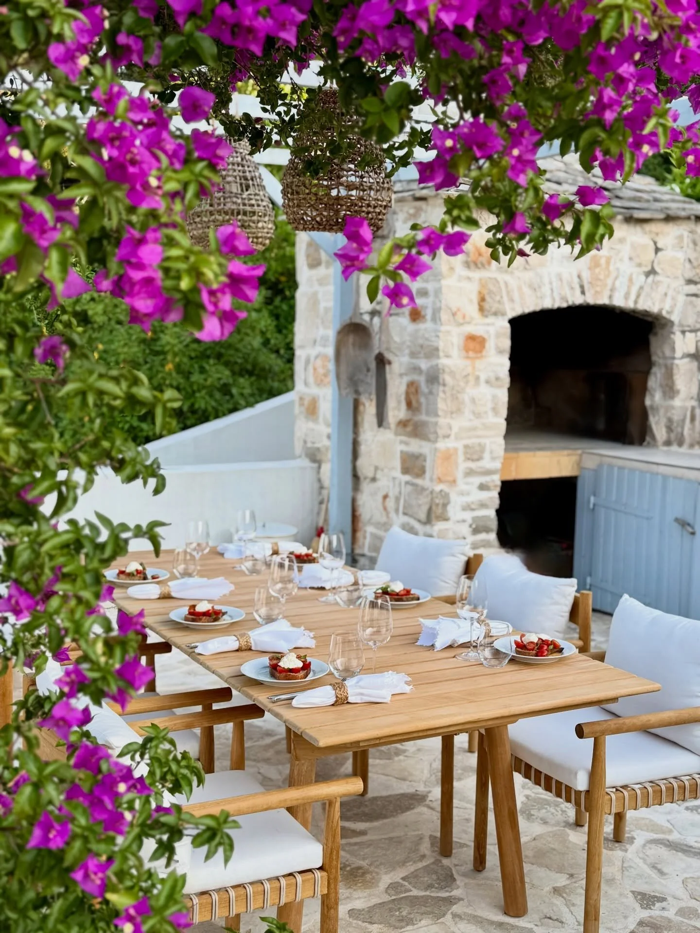 Feel like a snack during the day? Our outdoor kitchen has all you need to make a salad or a sandwich to sate your appetite.

#travel #vacation #islandlife #croatia #dalmatia