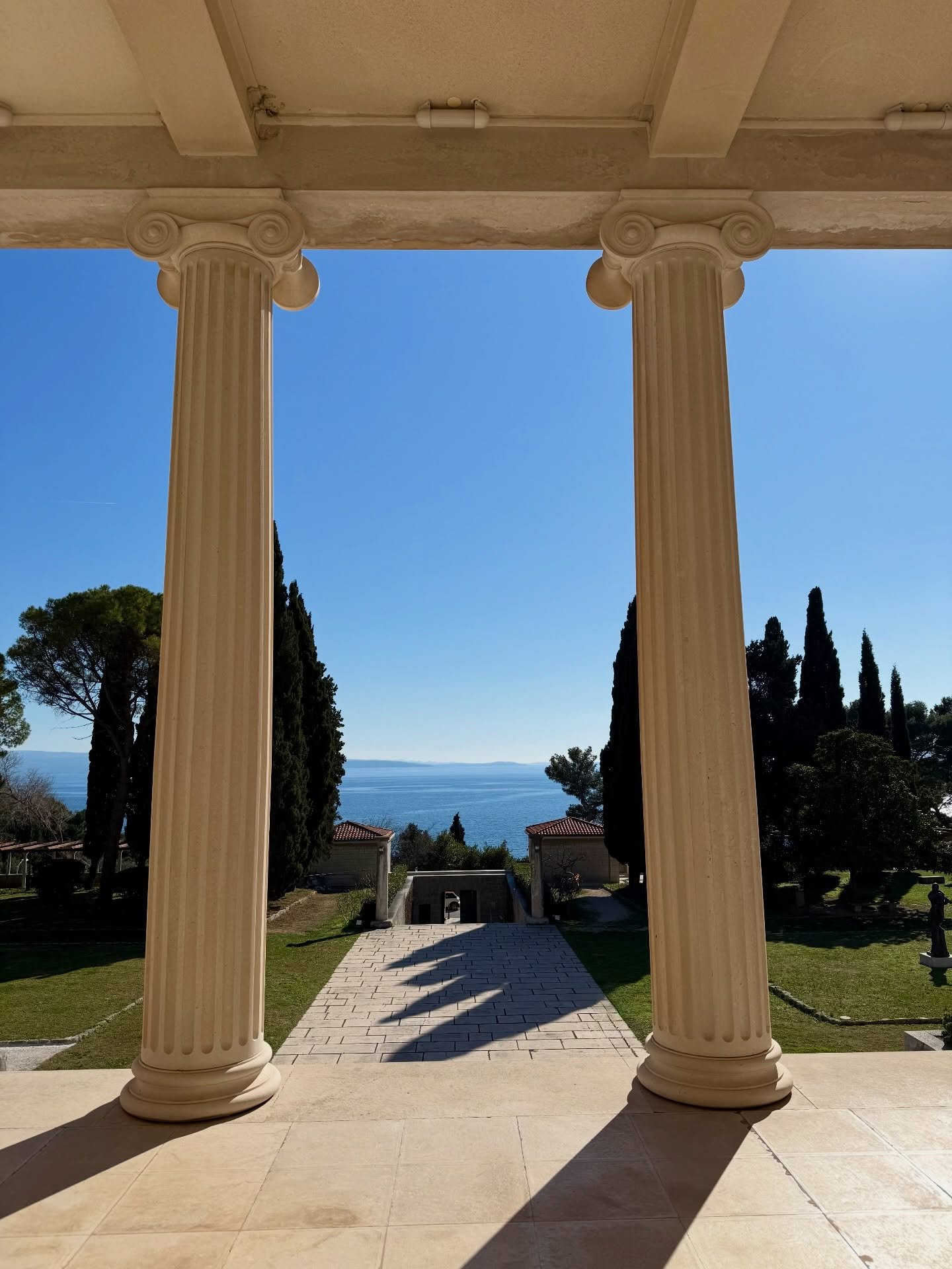 Split is just a 30 minutes sail from Solta and perfect for a day trip. See the Roman palace, shop at the farmers market and finish with lunch at the harbour front. Not a bad plan if you ask us...

#travel #vacation #islandlife #croatia #dalmatia