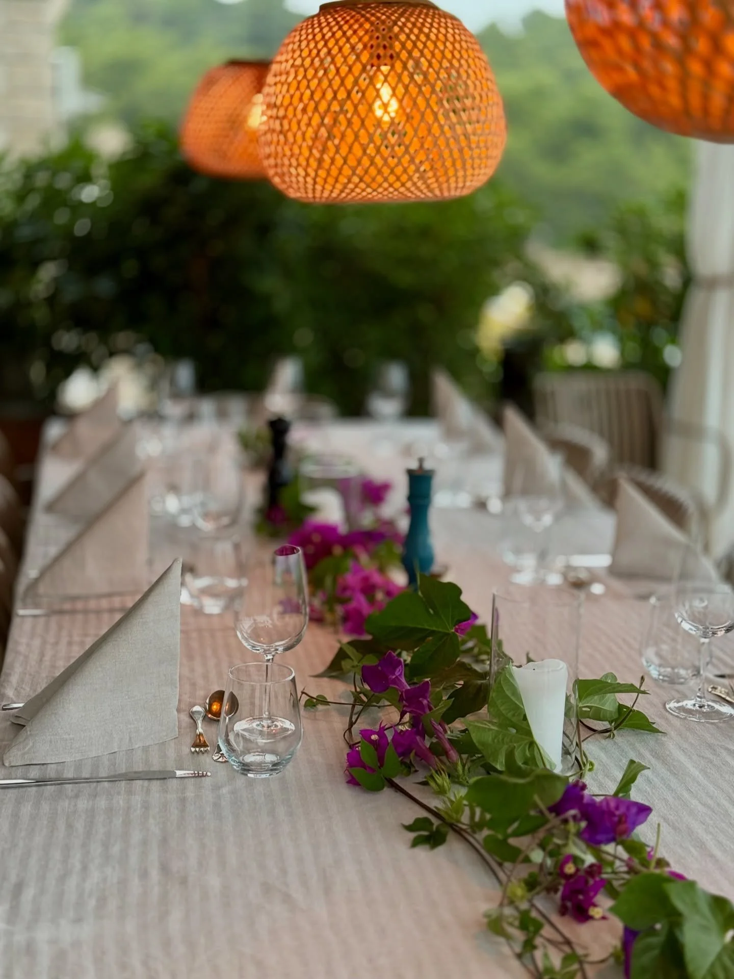 One long table, plenty of good people and great food from the kitchen. No need to say, why we love evenings at Gone, right?

#travel #vacation #islandlife #croatia #dalmatia