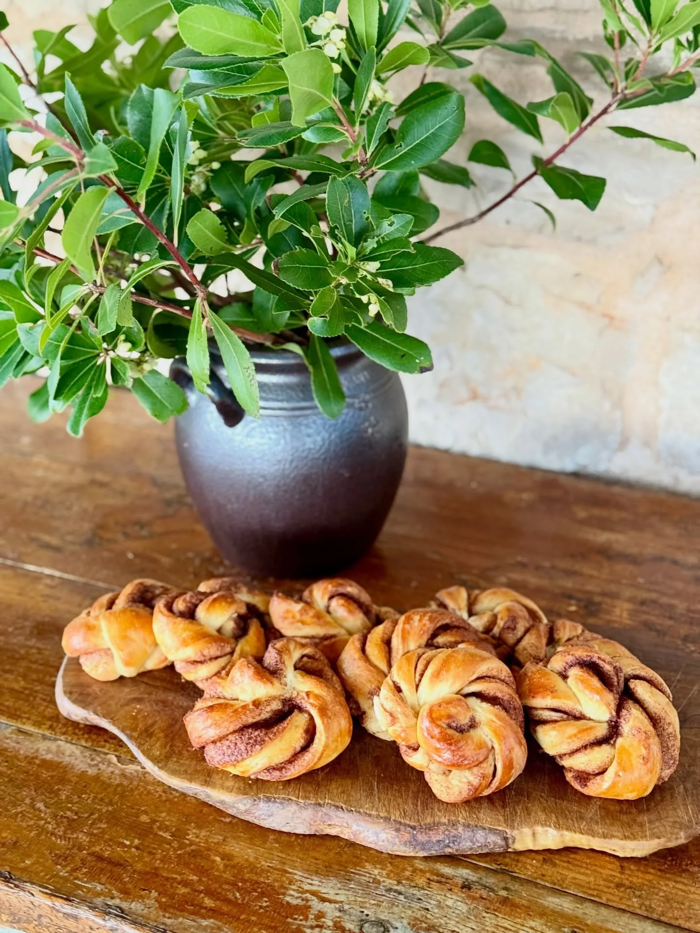 Cinnamon buns - straight out of the oven from Maria&rsquo;s kitchen. A pretty good way to start a Tuesday. 

#travel #vacation #islandlife #croatia #dalmatia