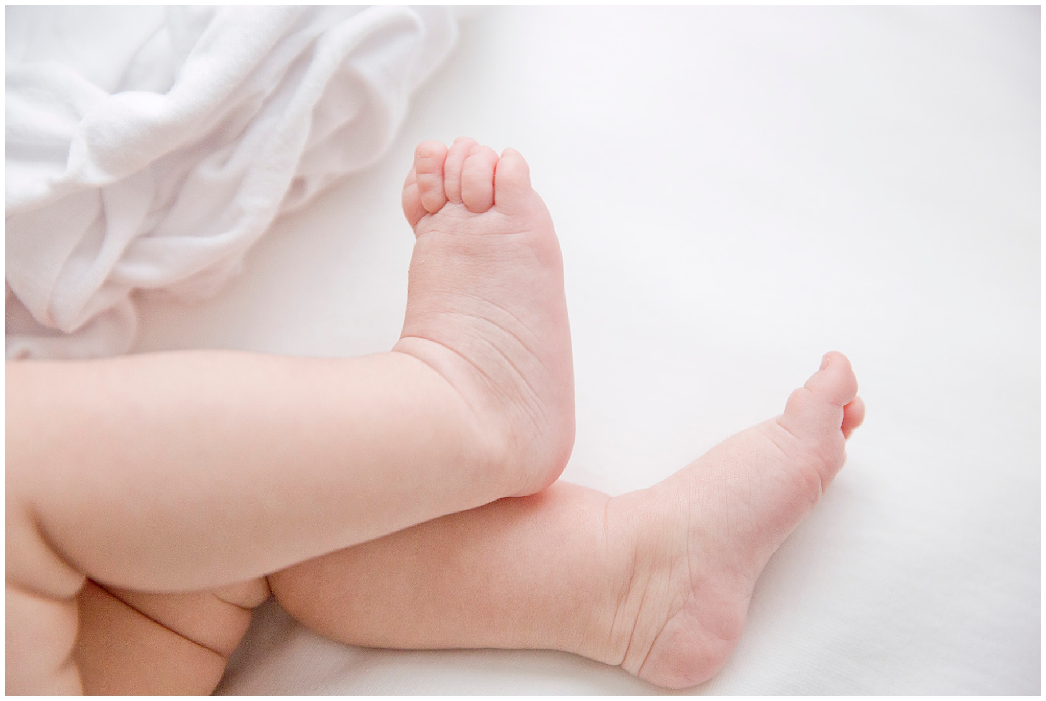 Newborn toes detail shot at Miami Photo Studio with Ready Freddie Studios
