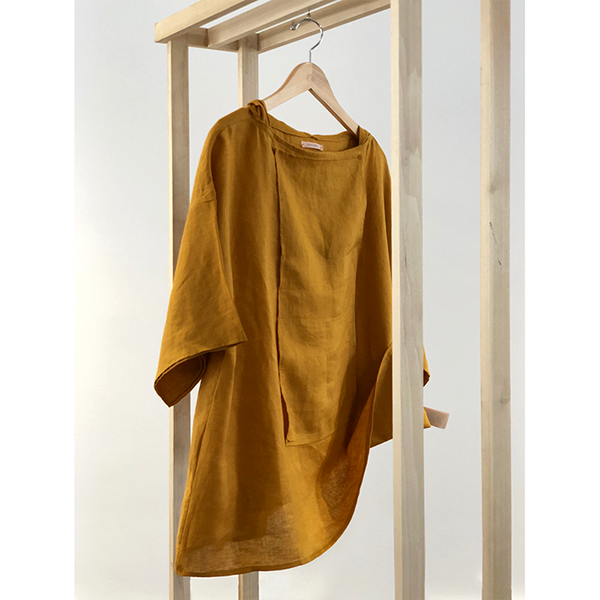 Yellow Shirt hanging.png