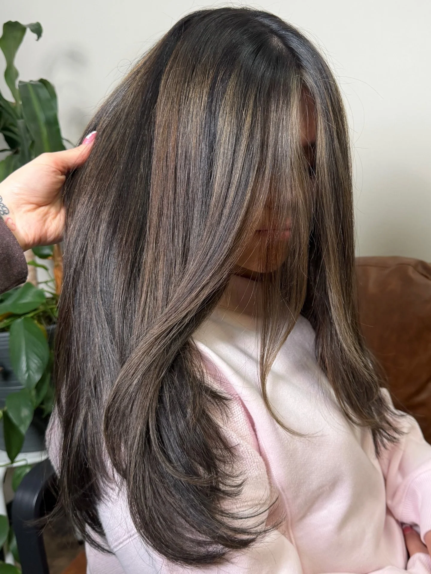 Slowly lifting out that black color! 2nd lightening session ✨ @hairbydaphni