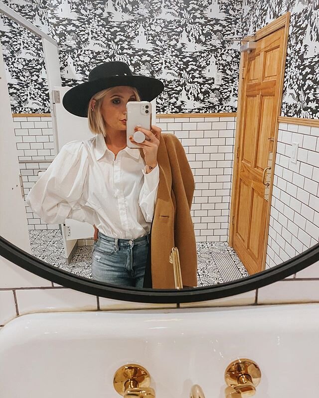 It&rsquo;s ok to give yourself some extra love today. We deserve it! 💁🏼&zwj;♀️💪🏻|| #internationalwomensday #bathroomselfie #girlboss #badasswoman #independentwoman