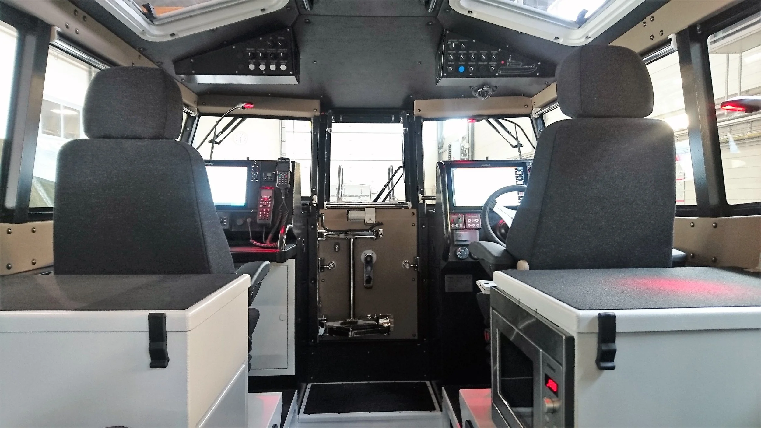V100-MC Cabin1.jpg
