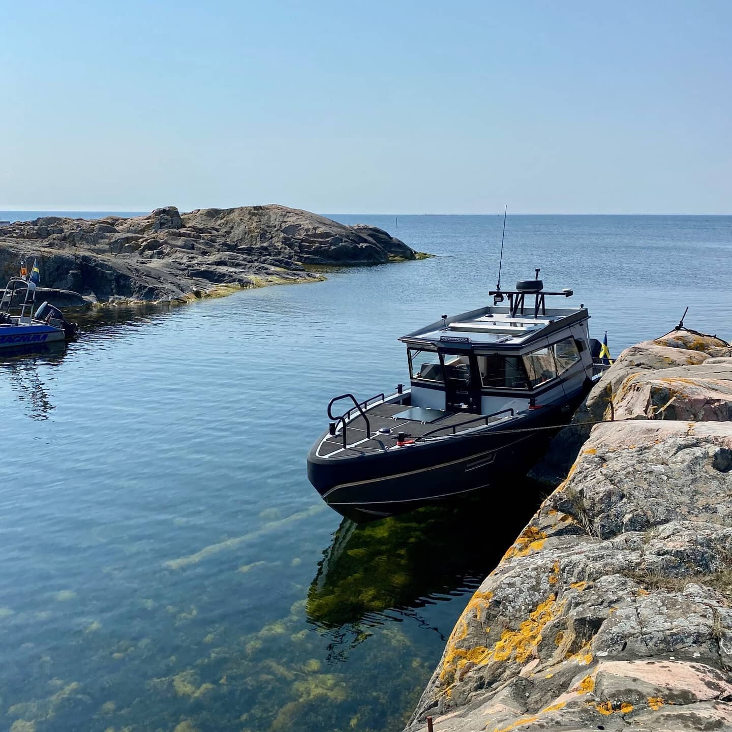 Nice pic from a Vector owner at an outer skerry in the Stockholm archipelago. #vectorproboat #vector100mfc #verado450r #stockholmssk&auml;rg&aring;rd #stockholmarchipelago