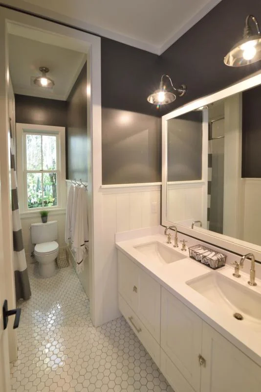large_bathroom-dsc1631-2.jpg