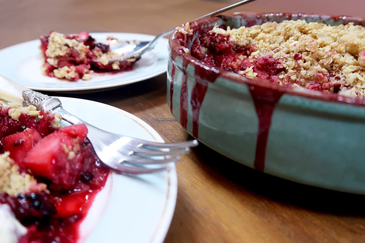 blackberry-apple-crumble1 copy.jpg