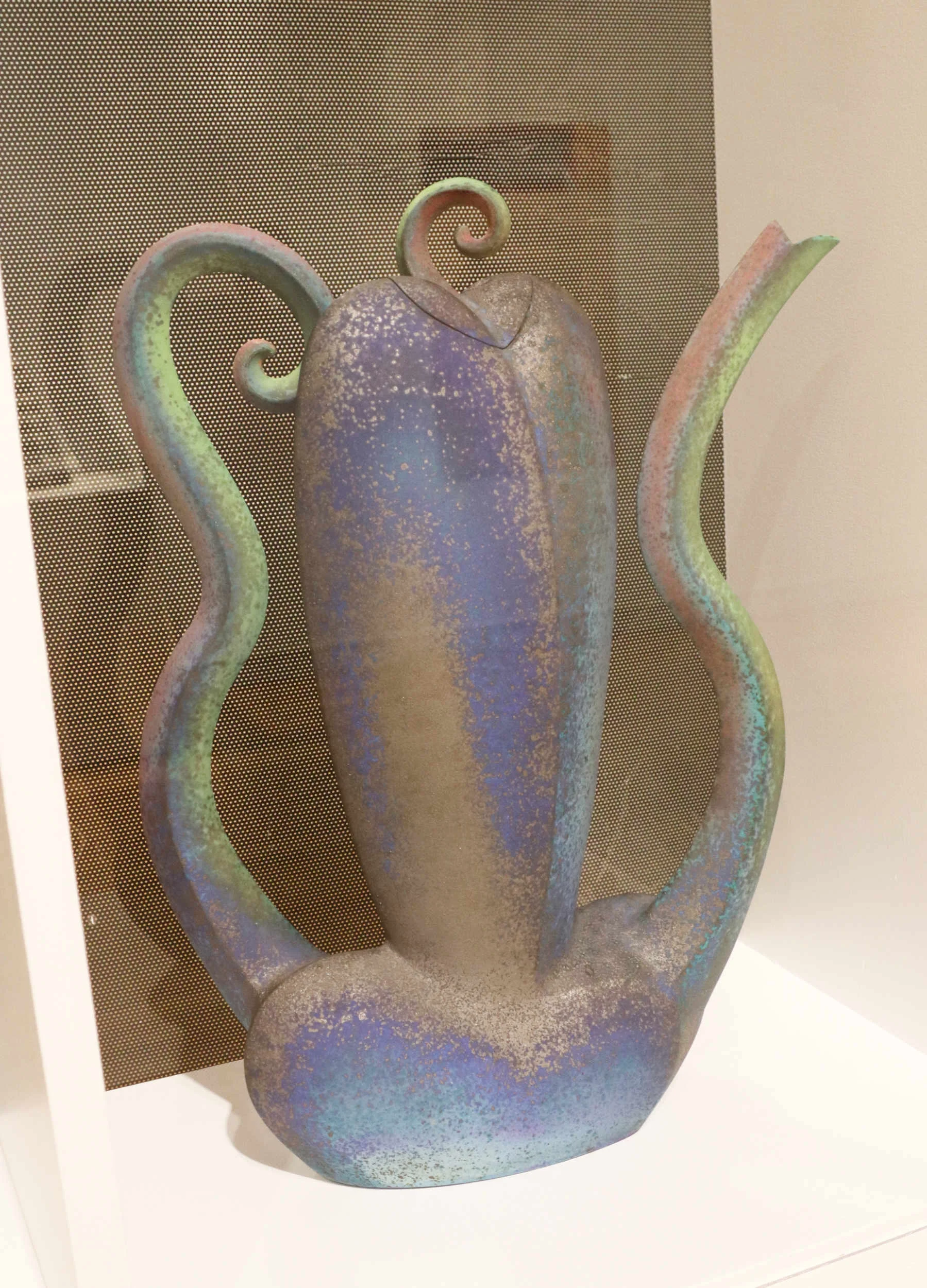 Michael Sherrill, Queen of Hearts, 1990. Stoneware, glazes, lustres.