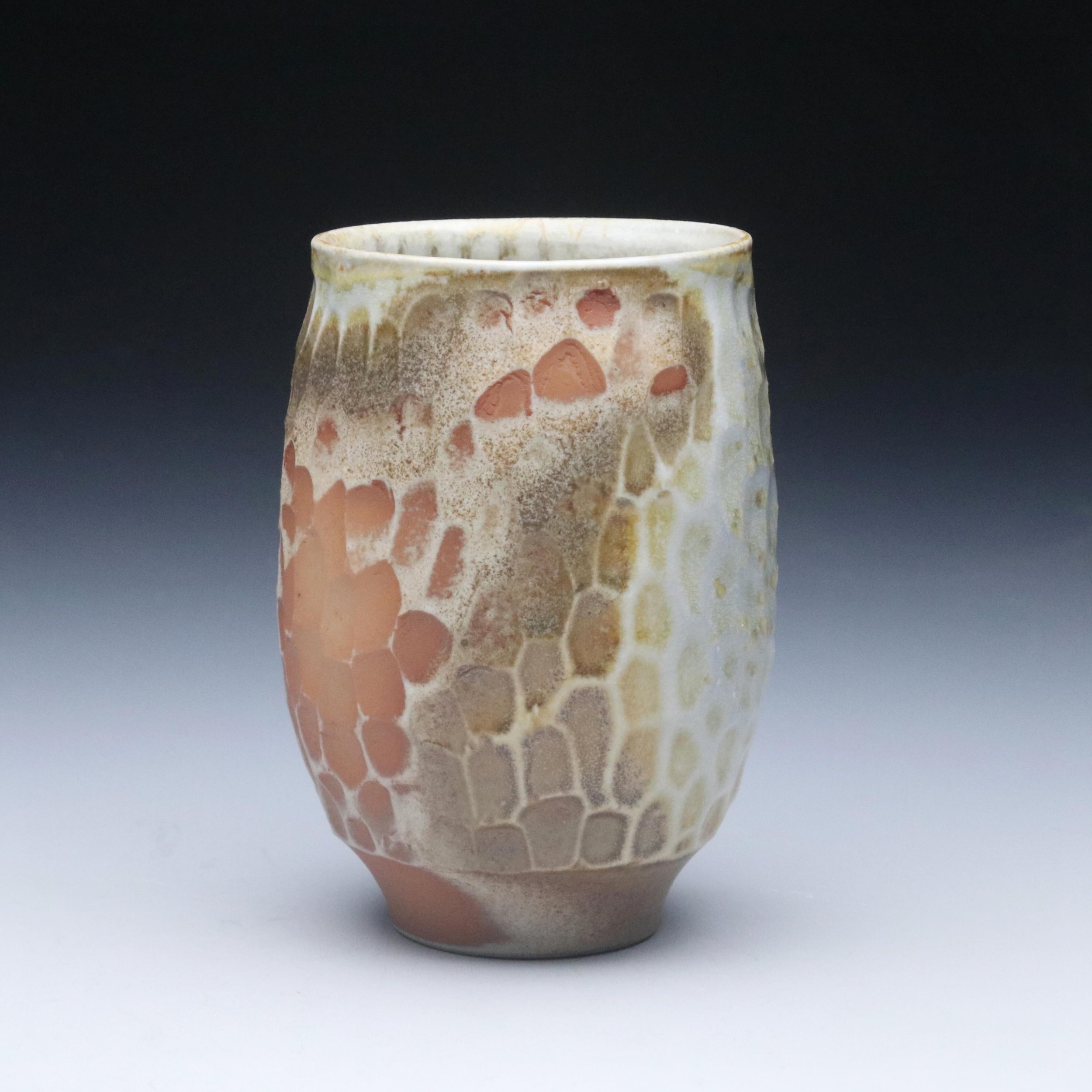 Here&rsquo;s a cup, or yunomi, I made. It was inspired by morel mushrooms! 🍄 I love morels. They have the best texture, in my opinion! 

This one has sold, but there are plenty of lovely pots still available in my online shop. I get orders packed up